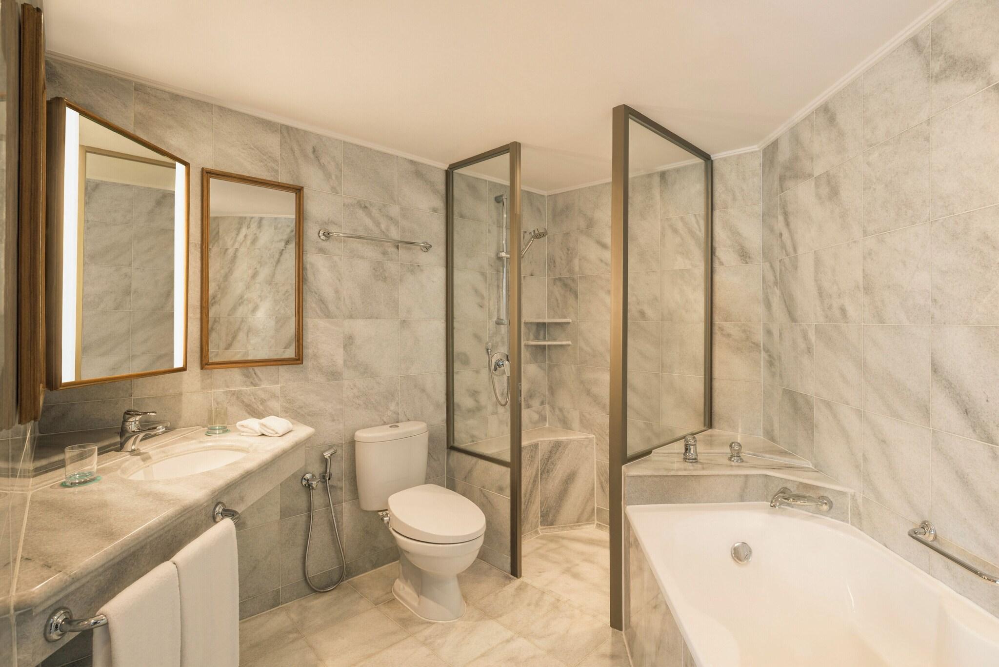 Double Deluxe King Bed