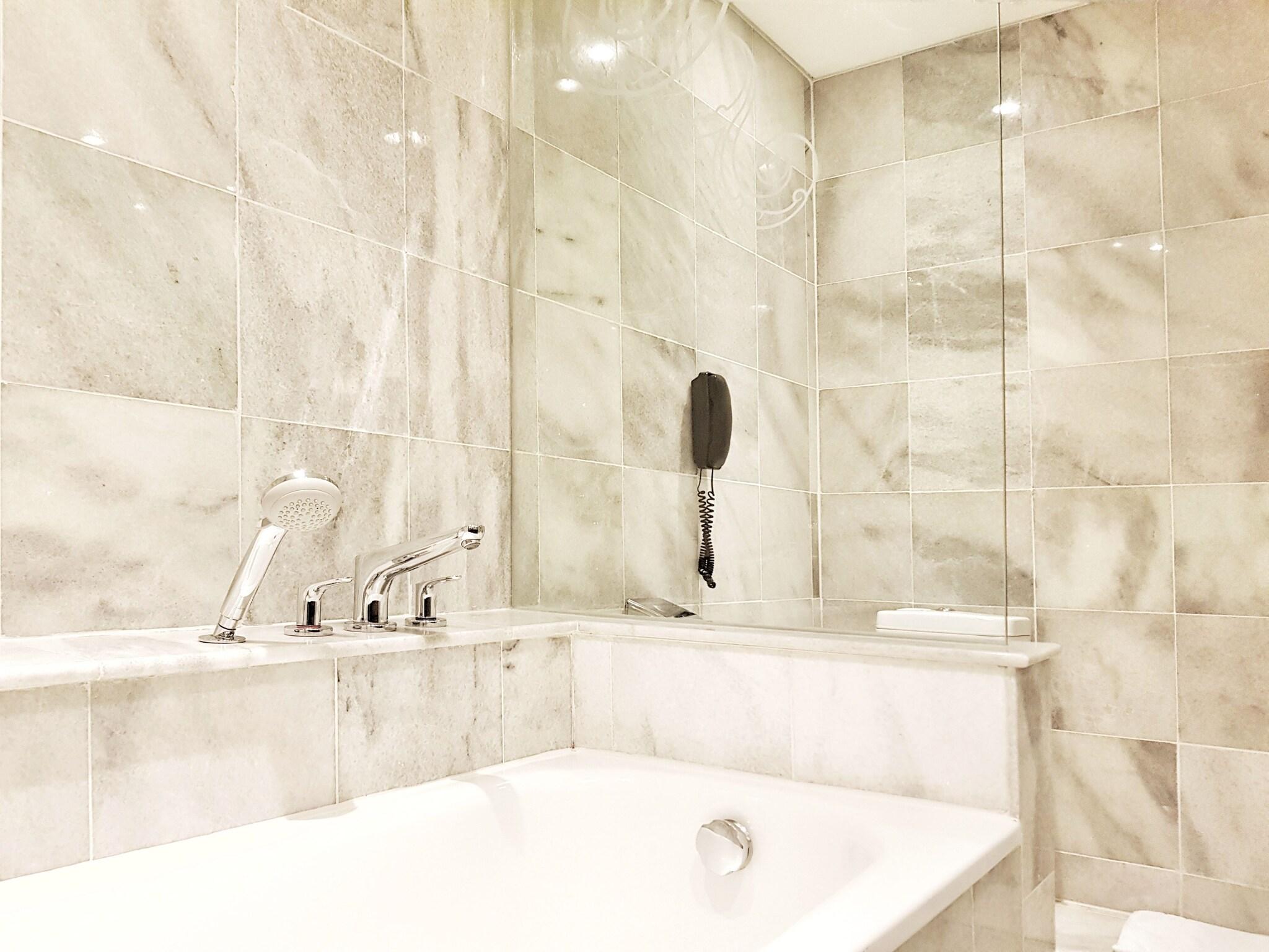 Double Deluxe King Bed