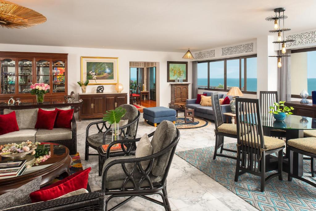 Family Room Penthouse with Views