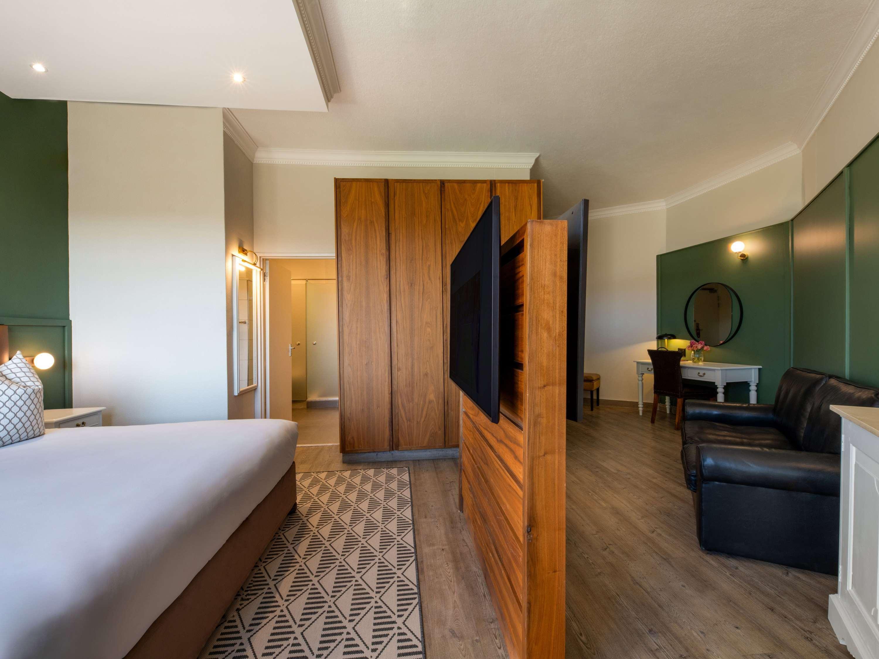 Double Deluxe King Bed