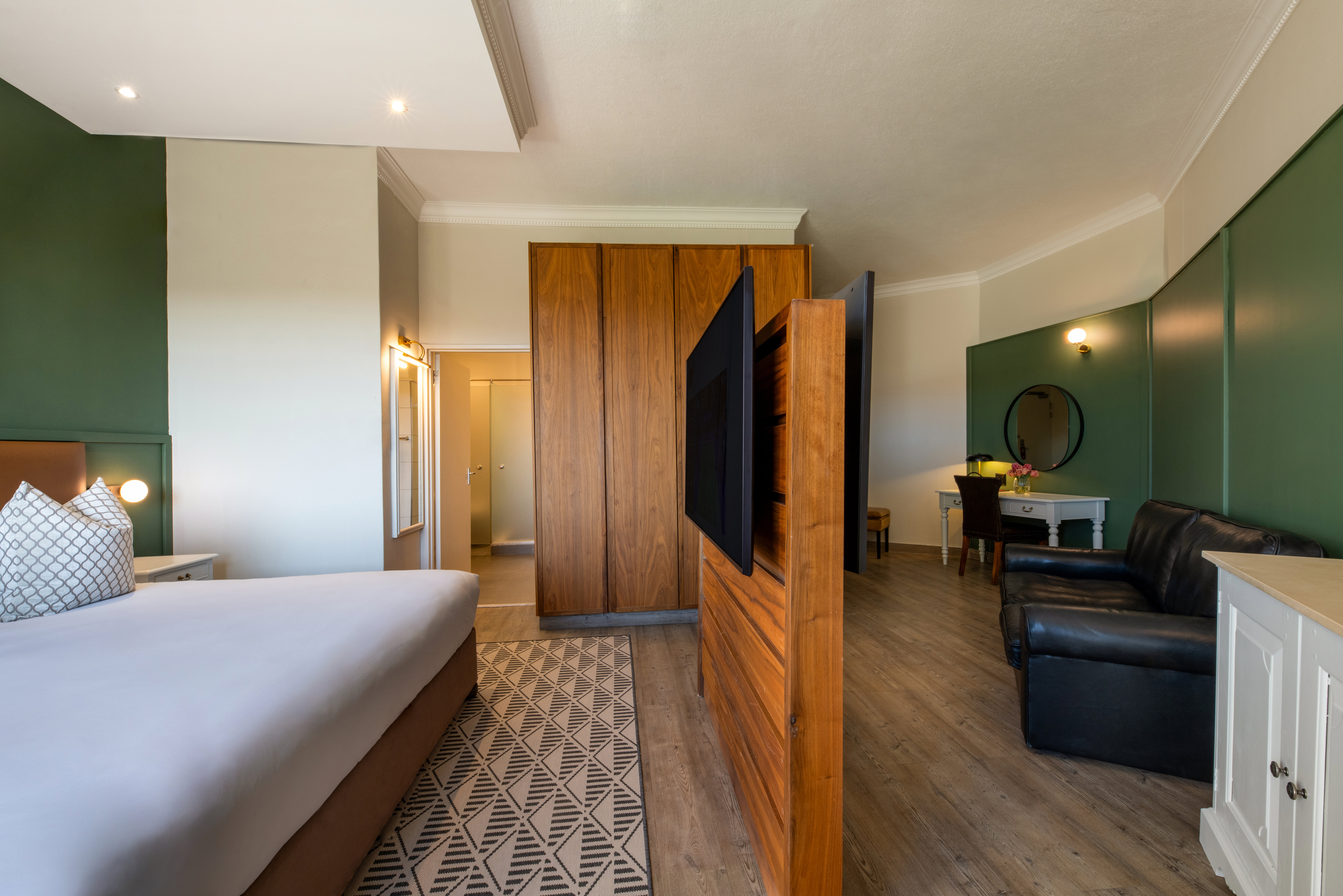 Double Deluxe King Bed