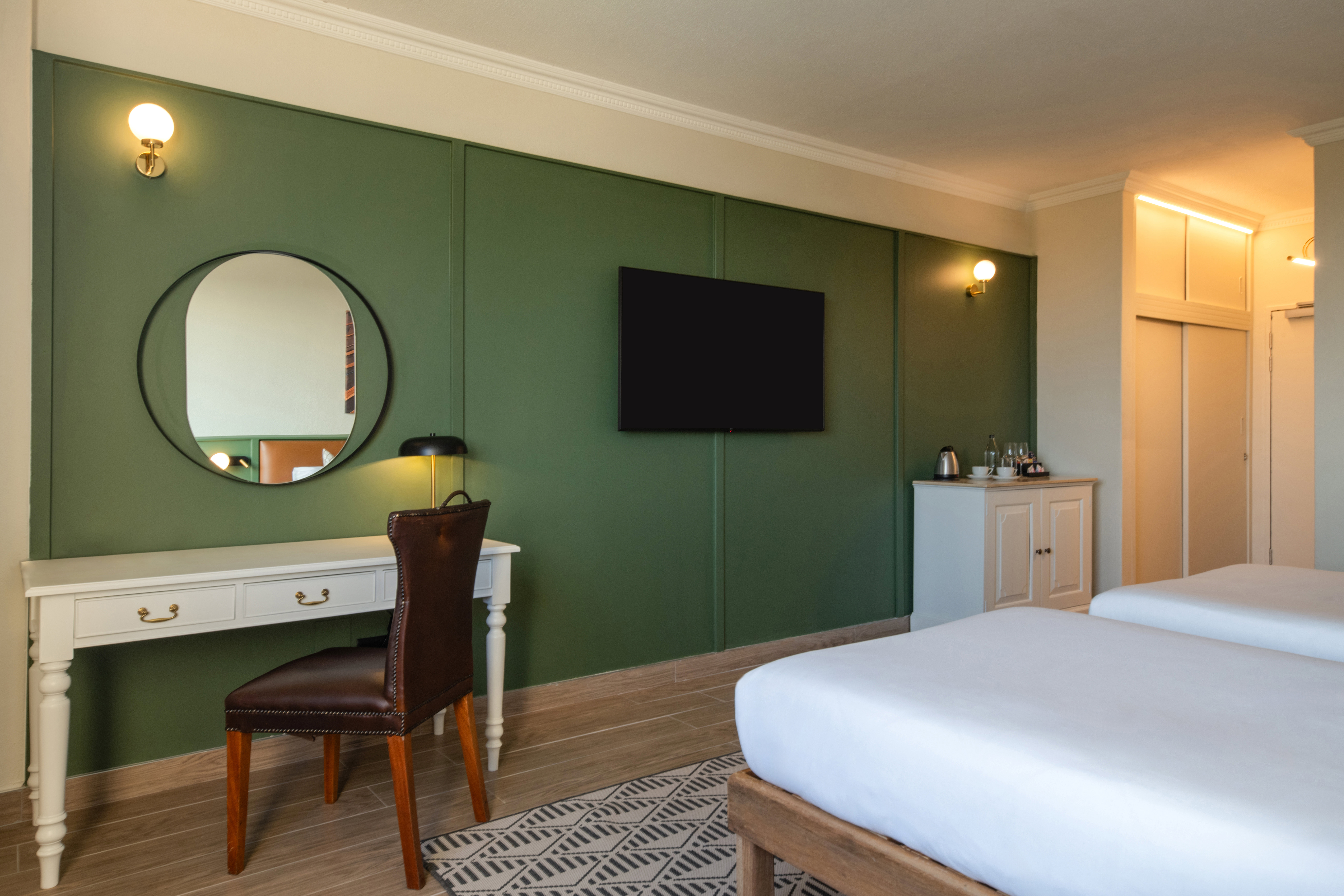 Twin Classic Pool View