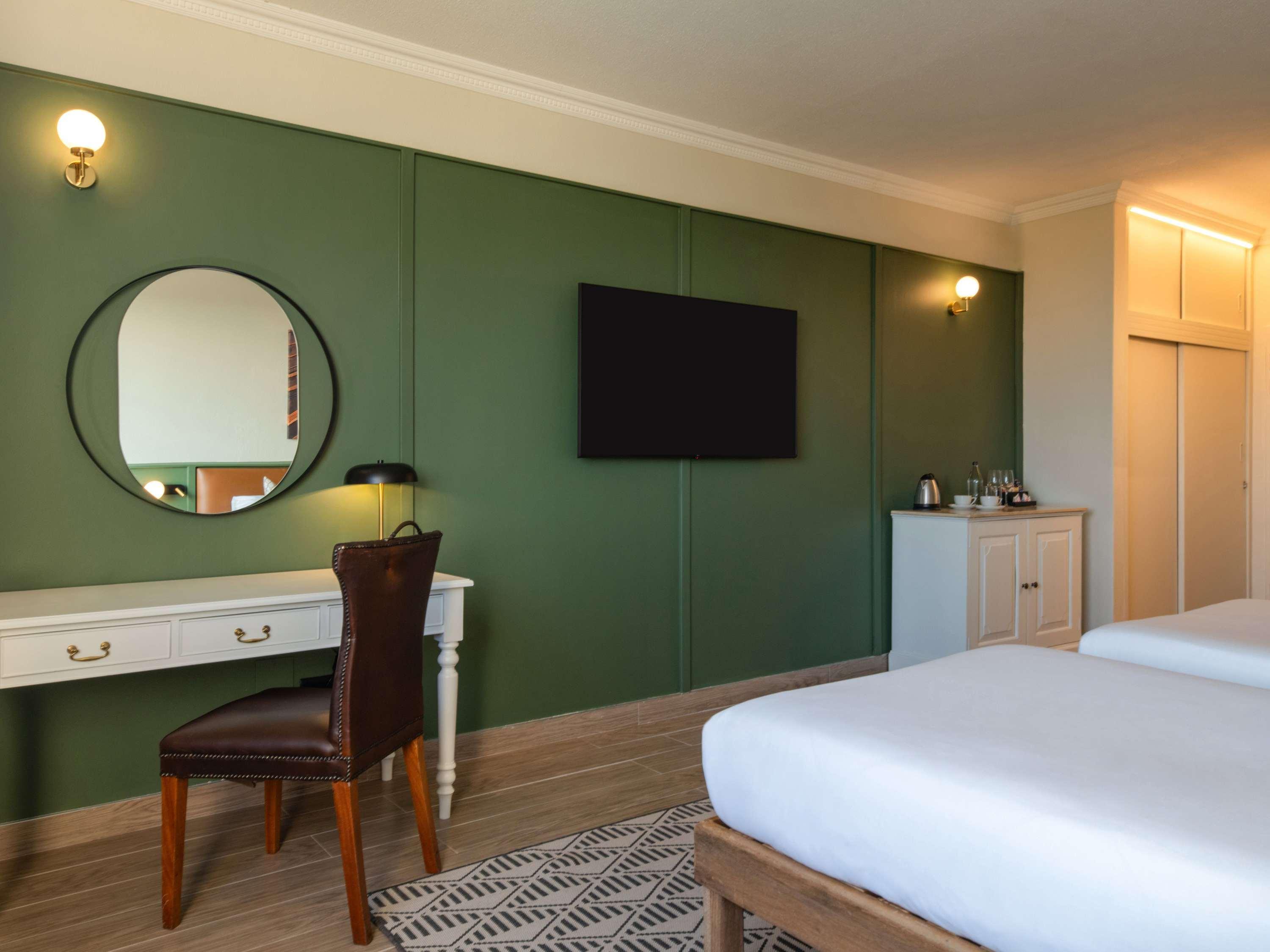 Twin Classic Pool View