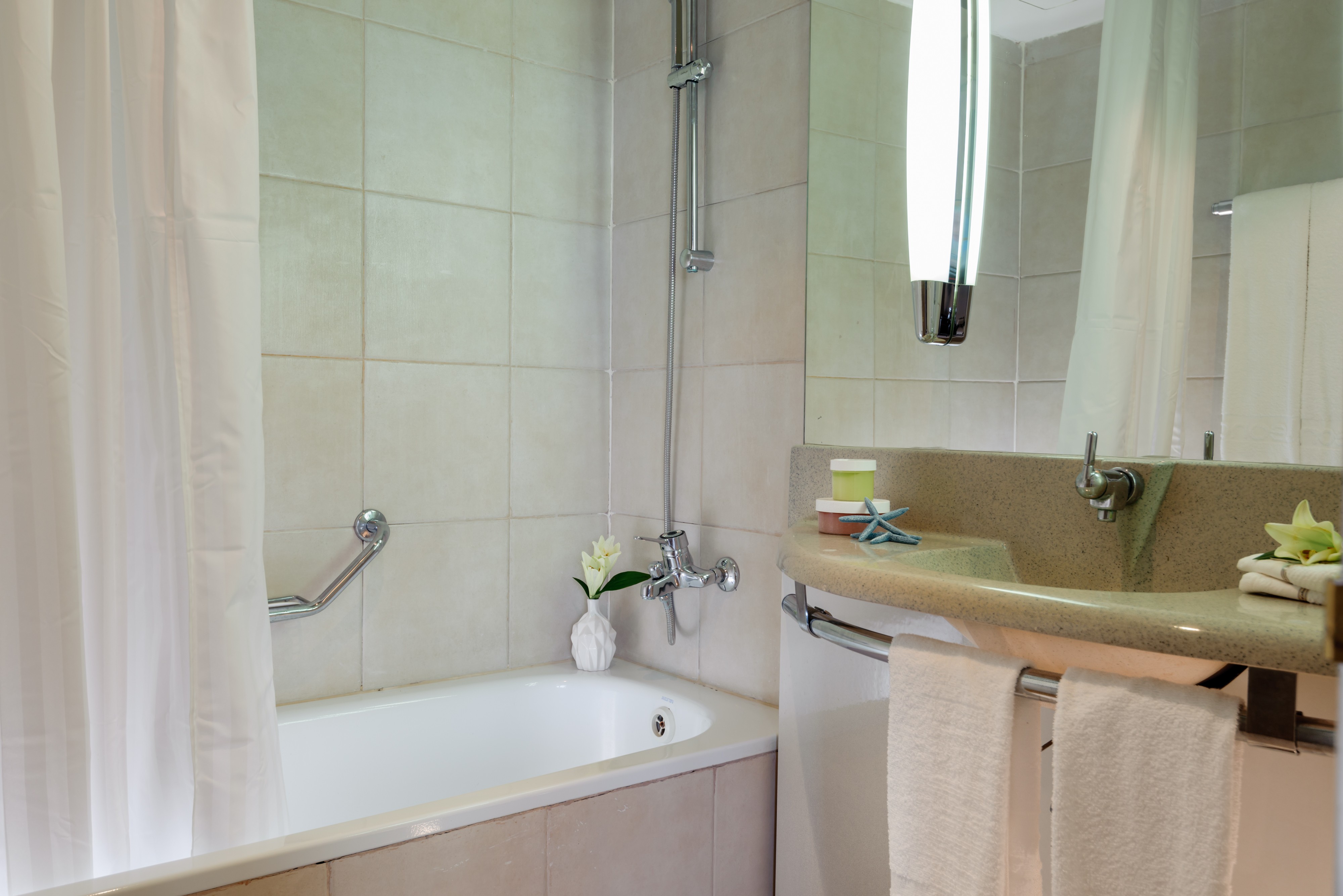 Family Room Capacity 2