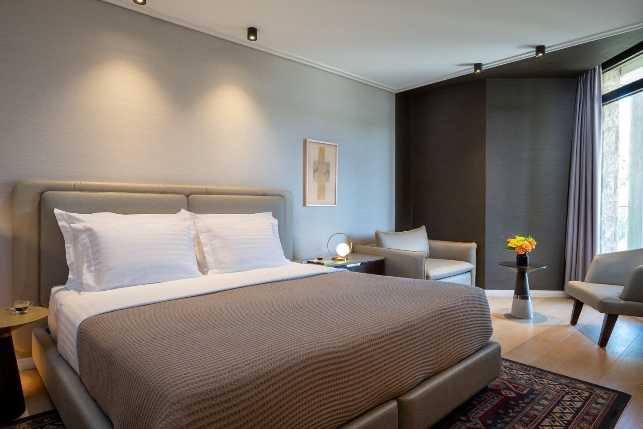 Room Connecting Room