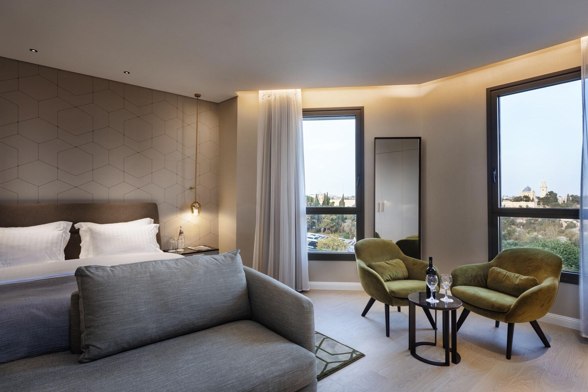 Single Premium City View