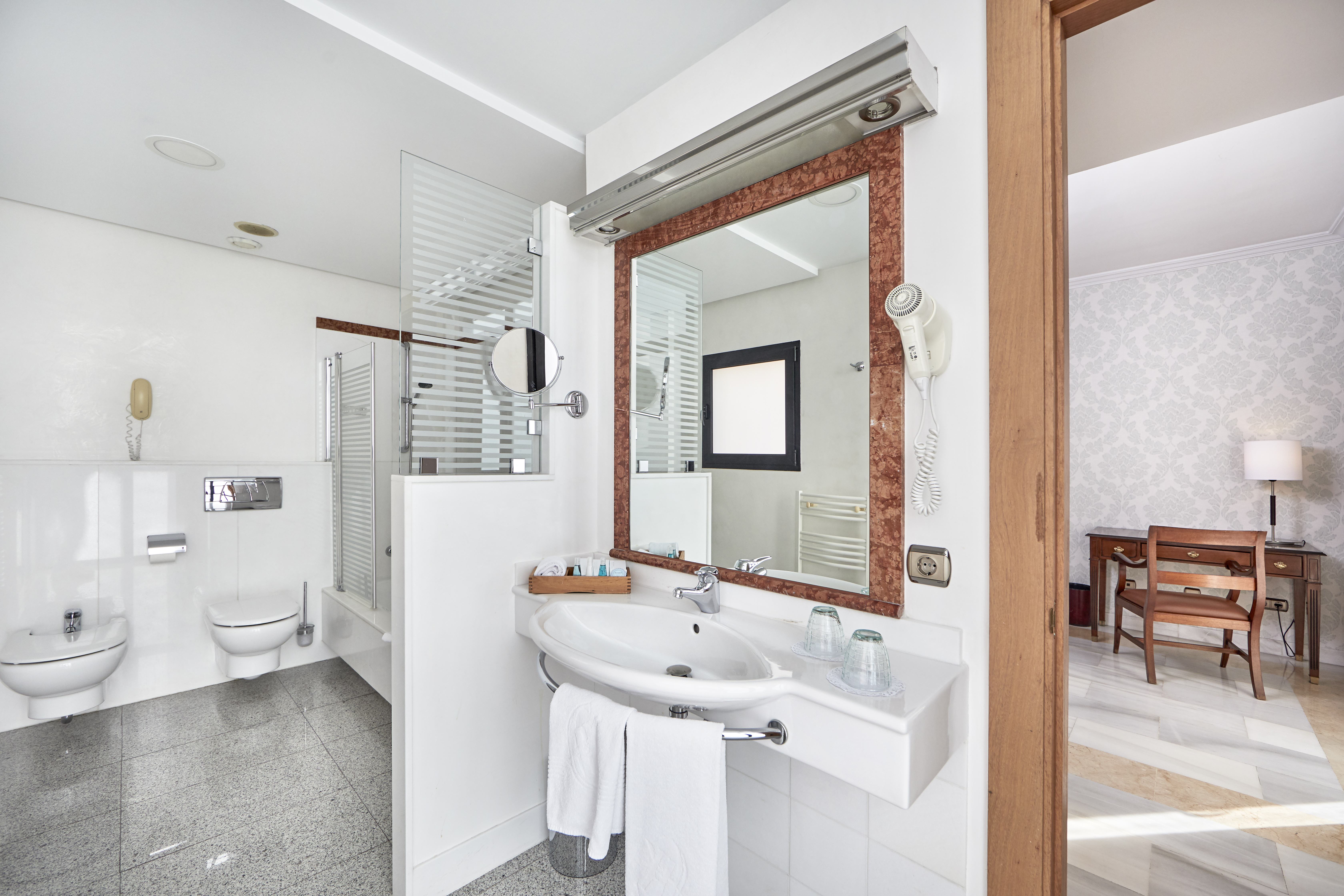 Double or Twin Superior