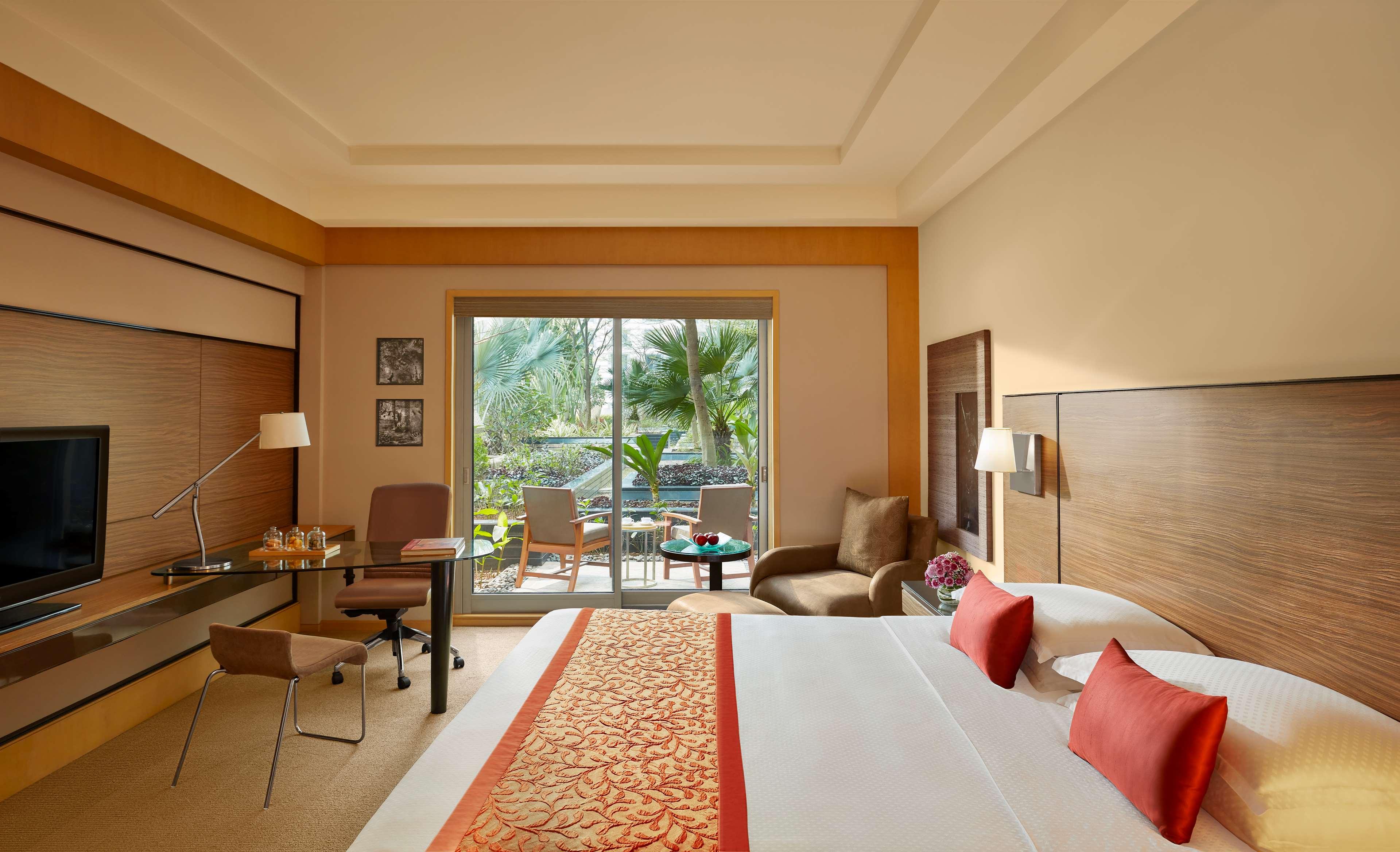 Double Club Queen Bed