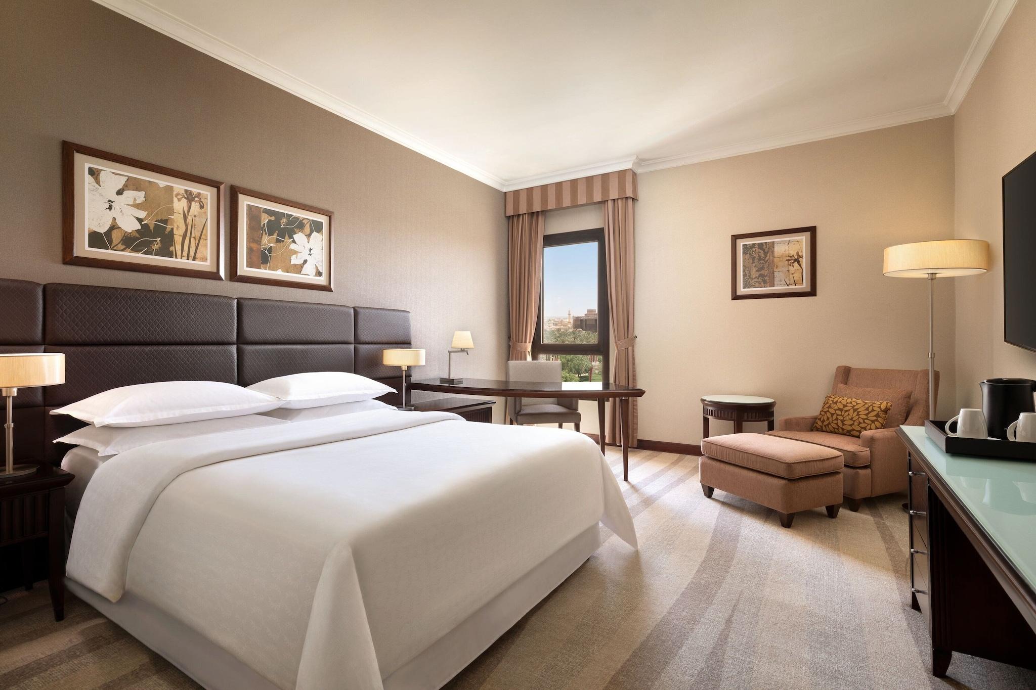 Double Club Queen Bed