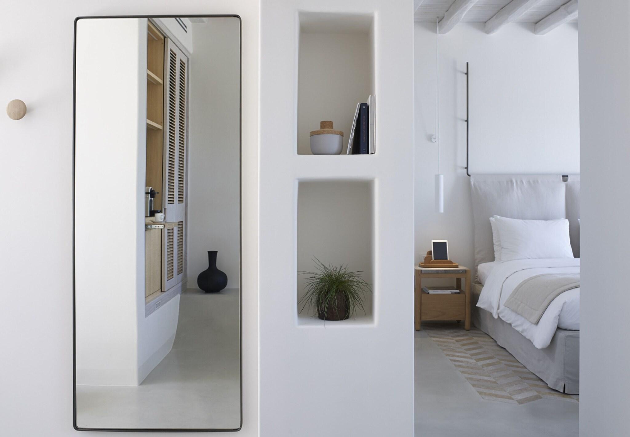 Suite Pool View King Bed