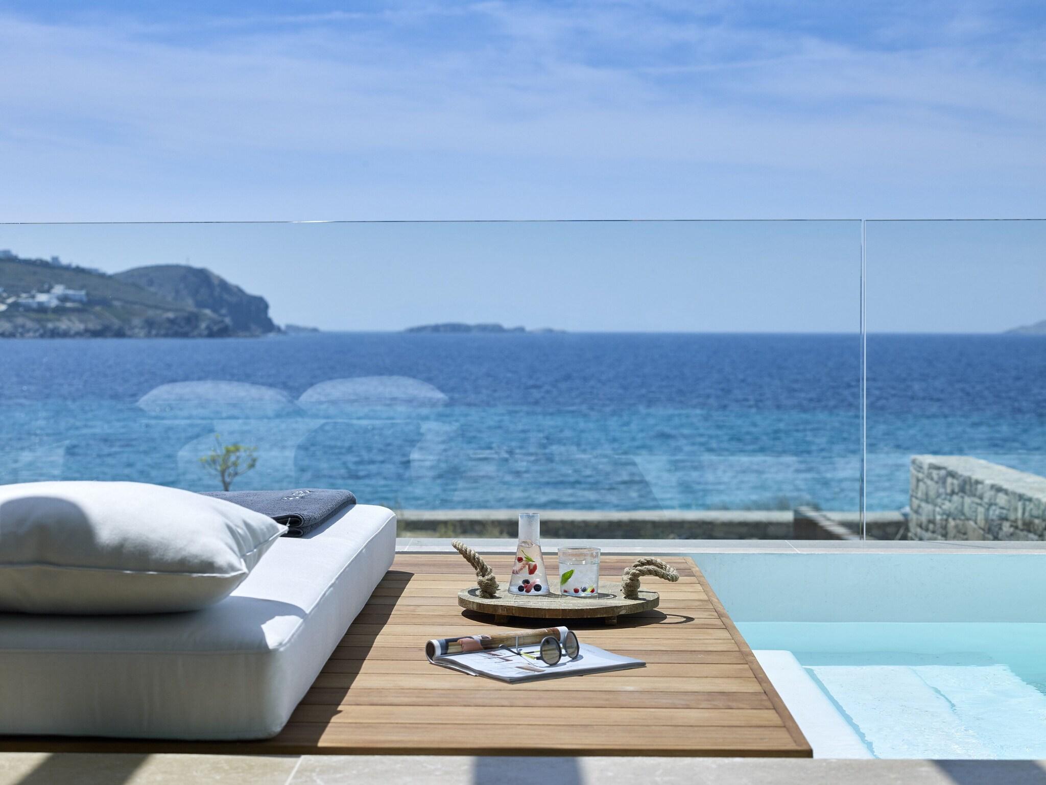 Suite Pool View King Bed