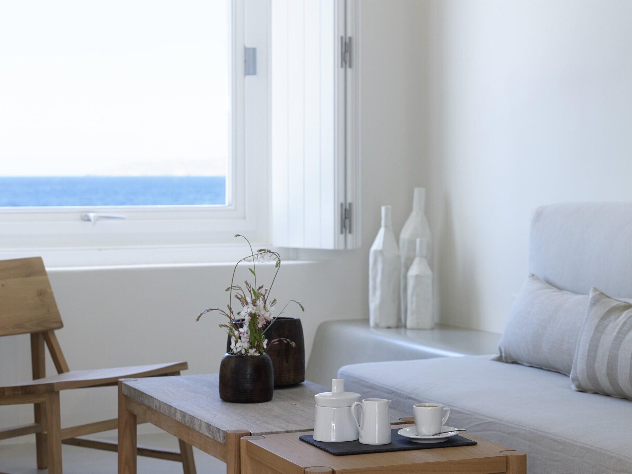 Suite Pool View King Bed