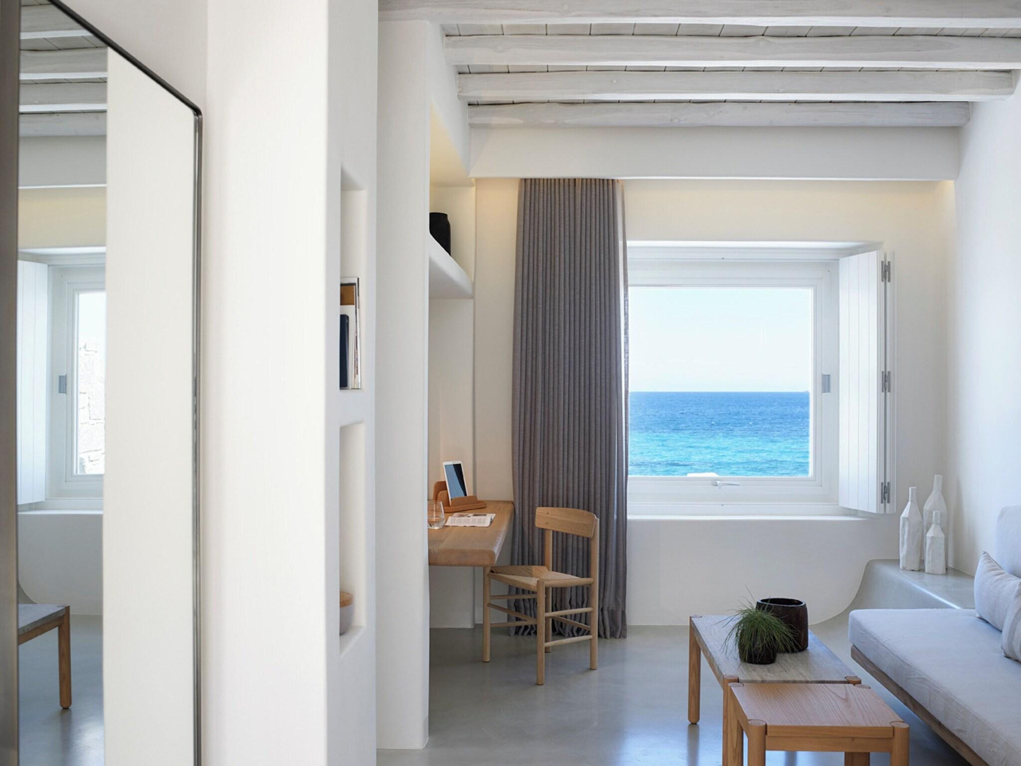 Suite Pool View King Bed