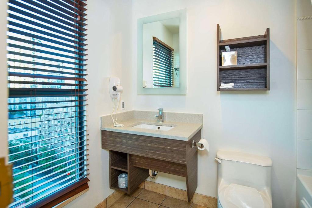 Quadruple Non Smoking