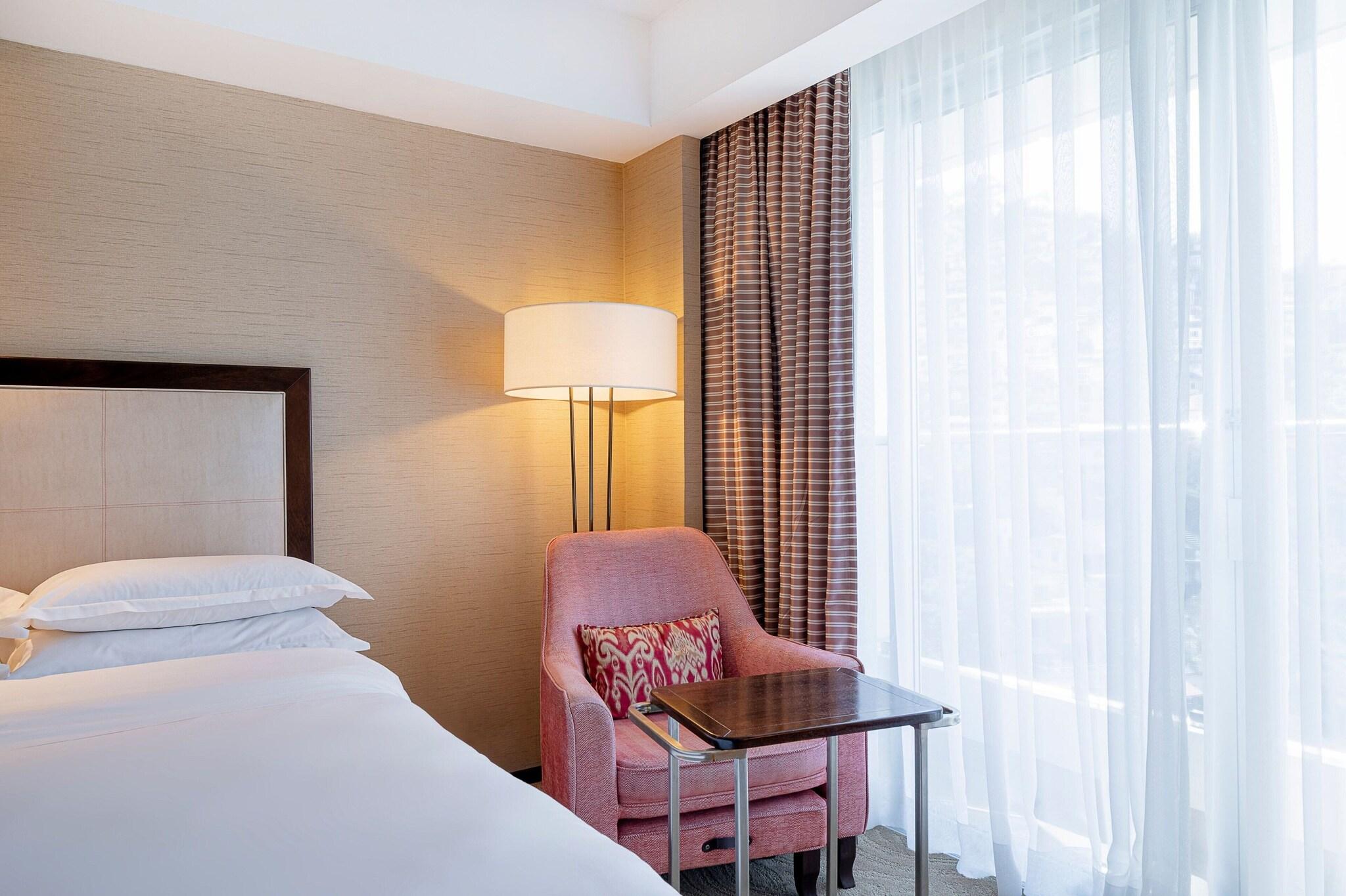 Double Club King Bed