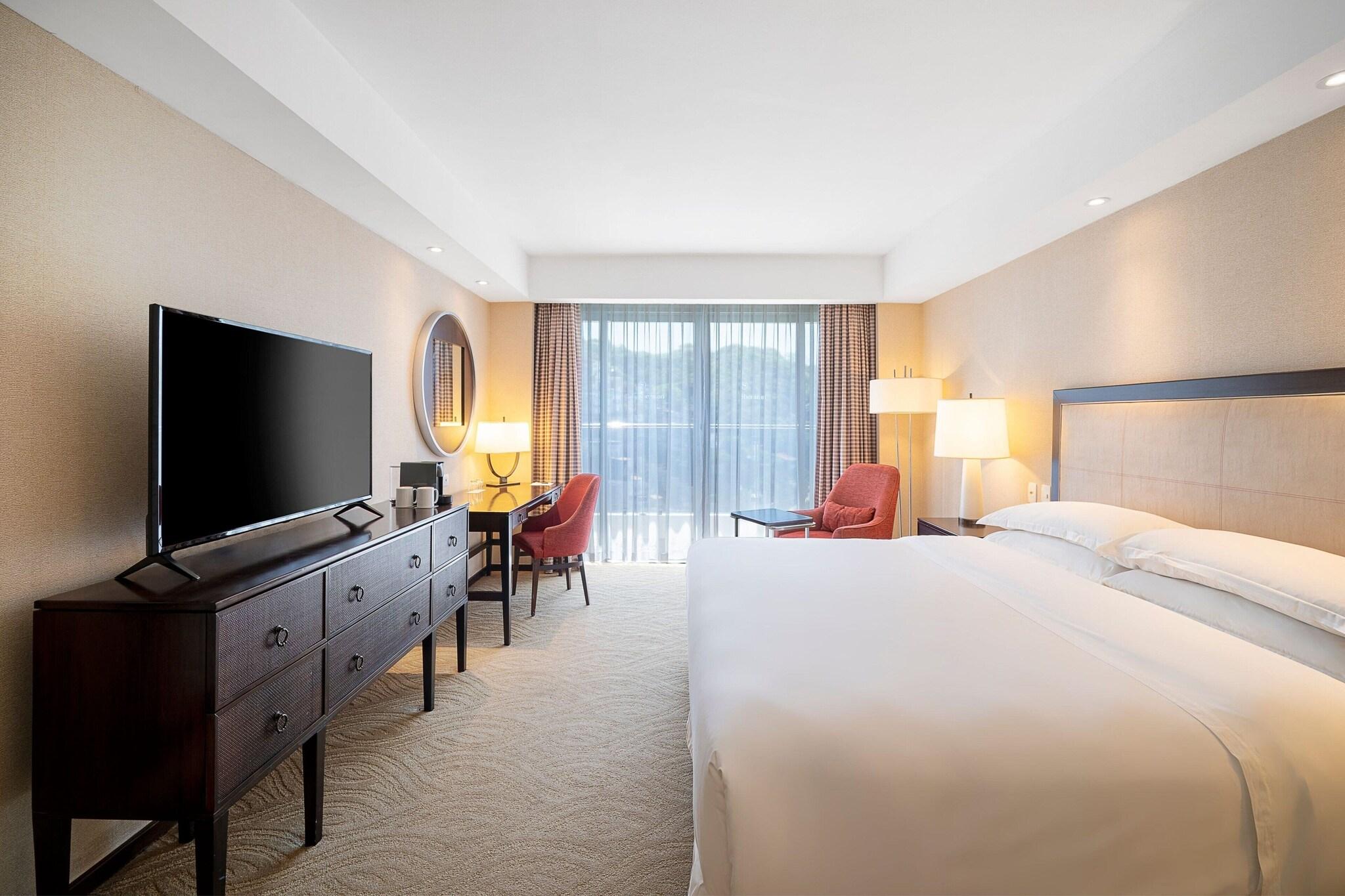 Double Club King Bed