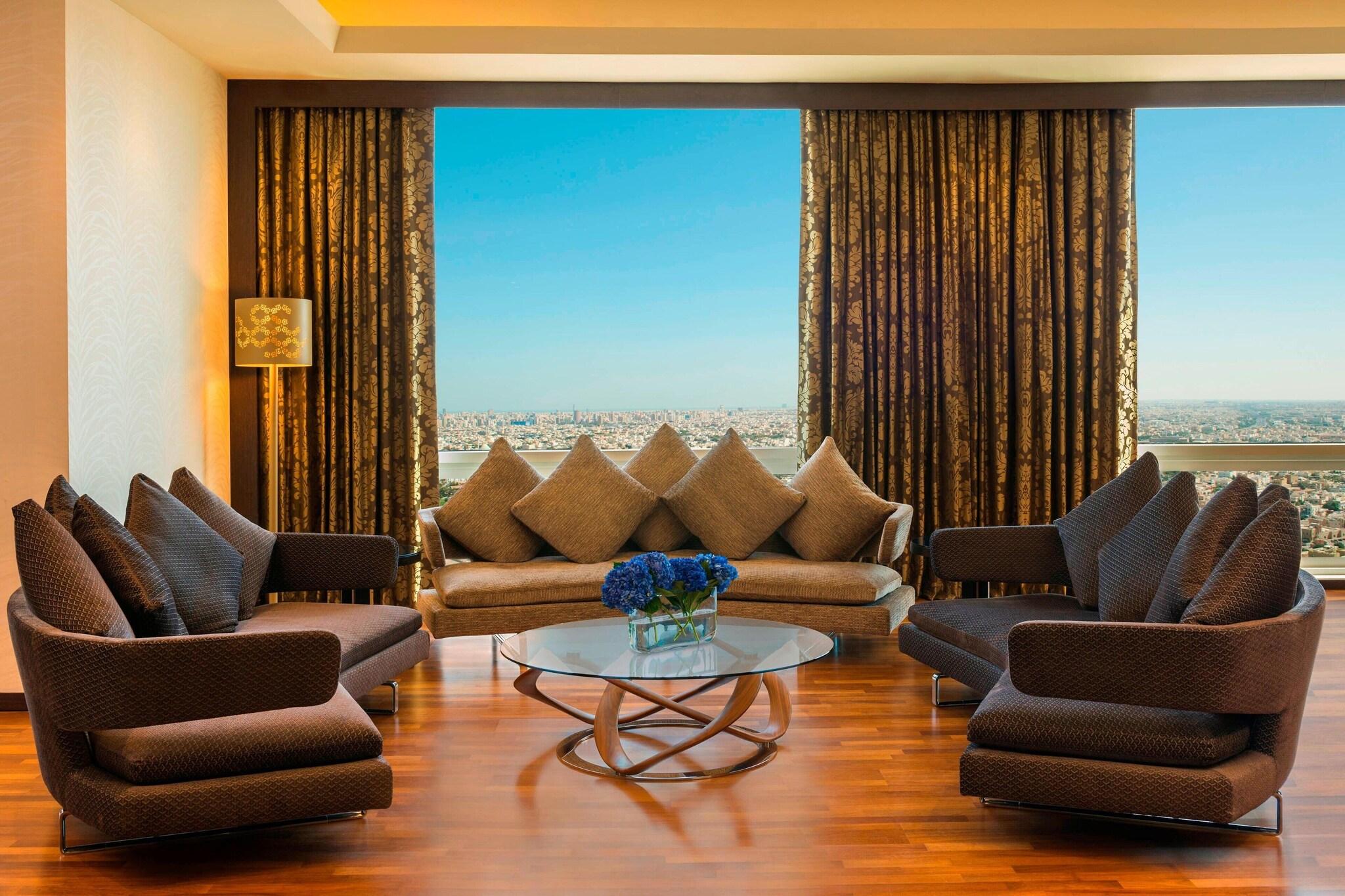 Suite City View King Bed