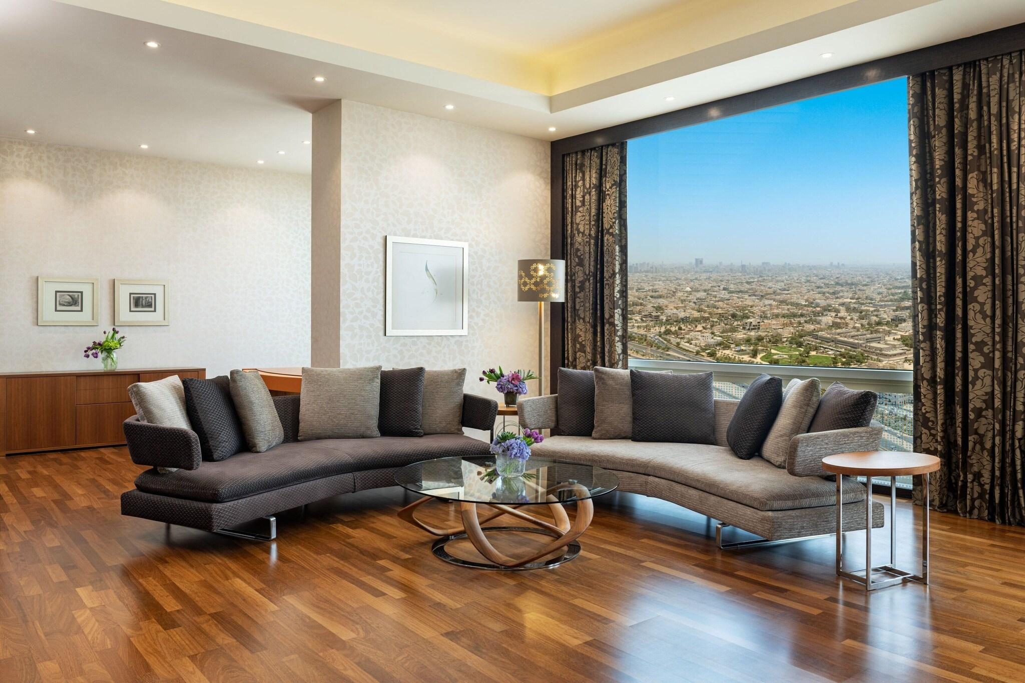 Suite City View King Bed