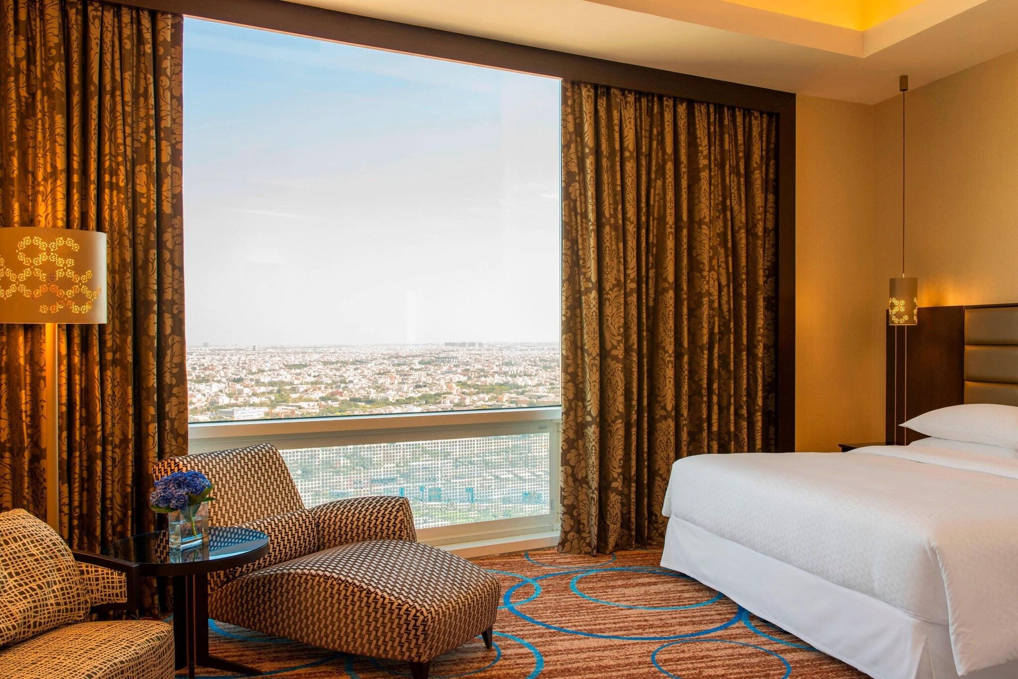 Suite City View King Bed