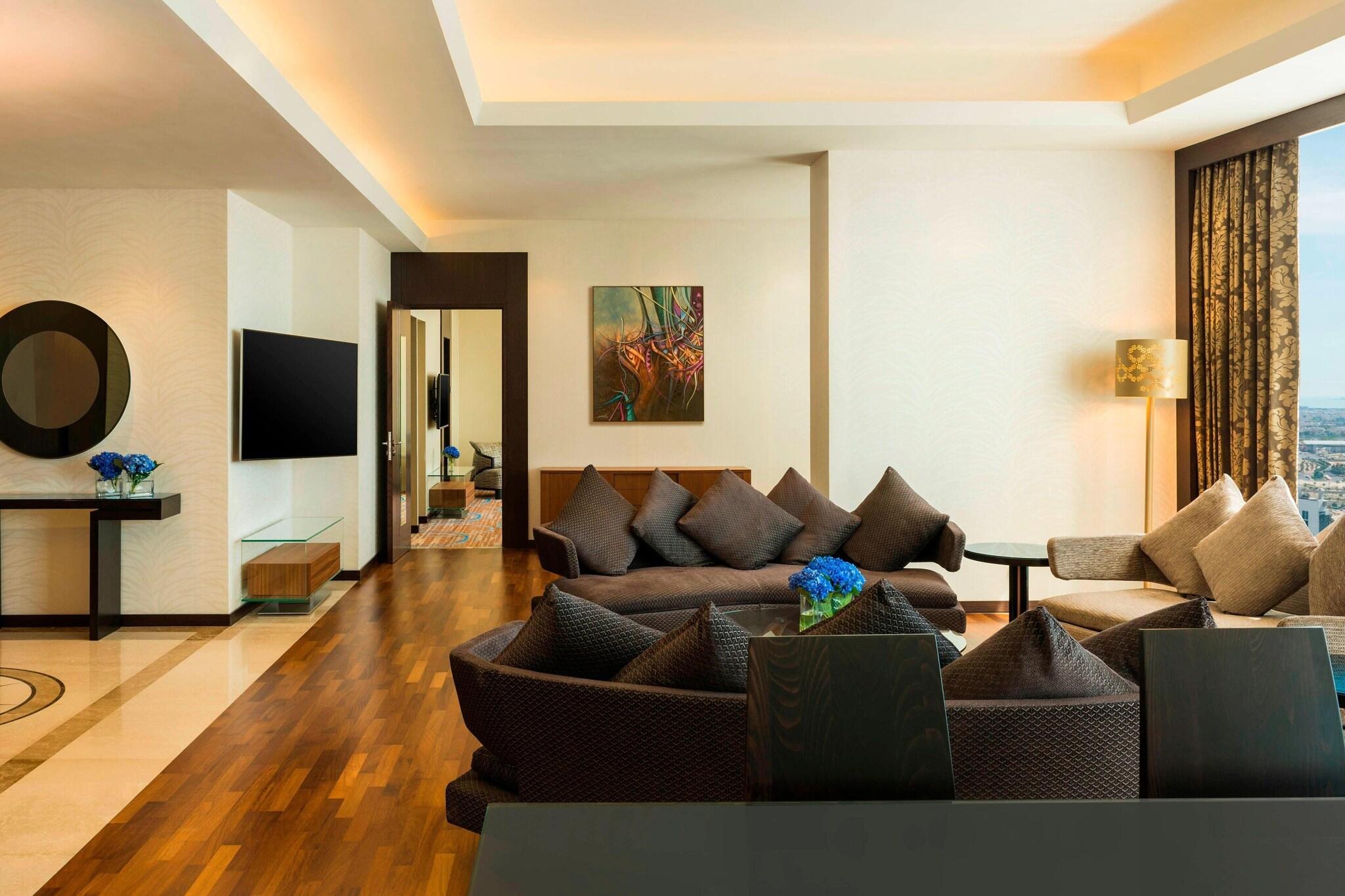 Suite City View King Bed