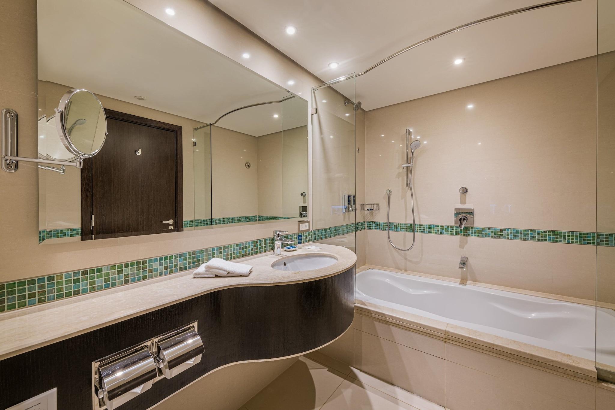 Double Classic Queen Bed