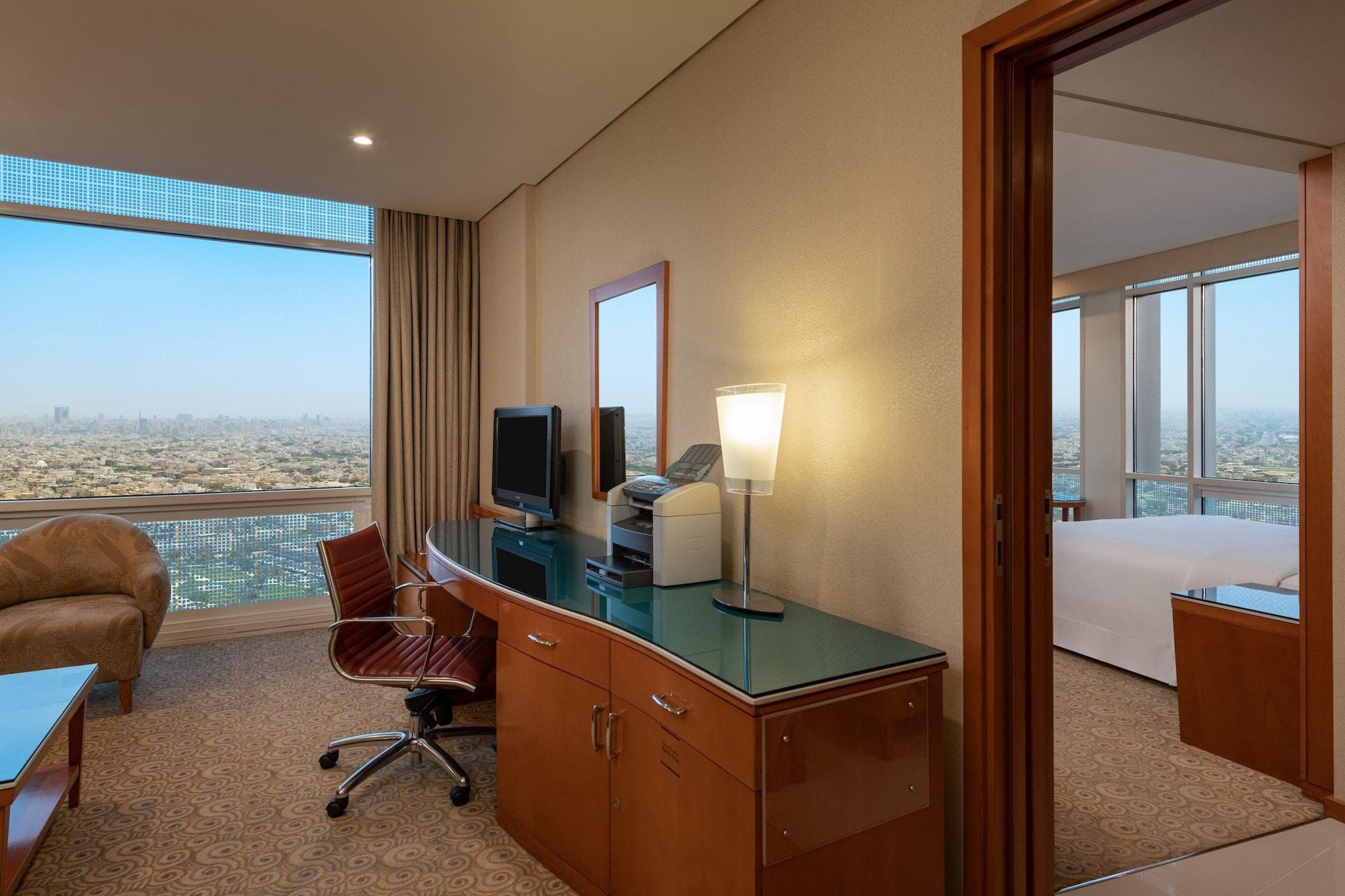 Junior Suite Queen Size Bed