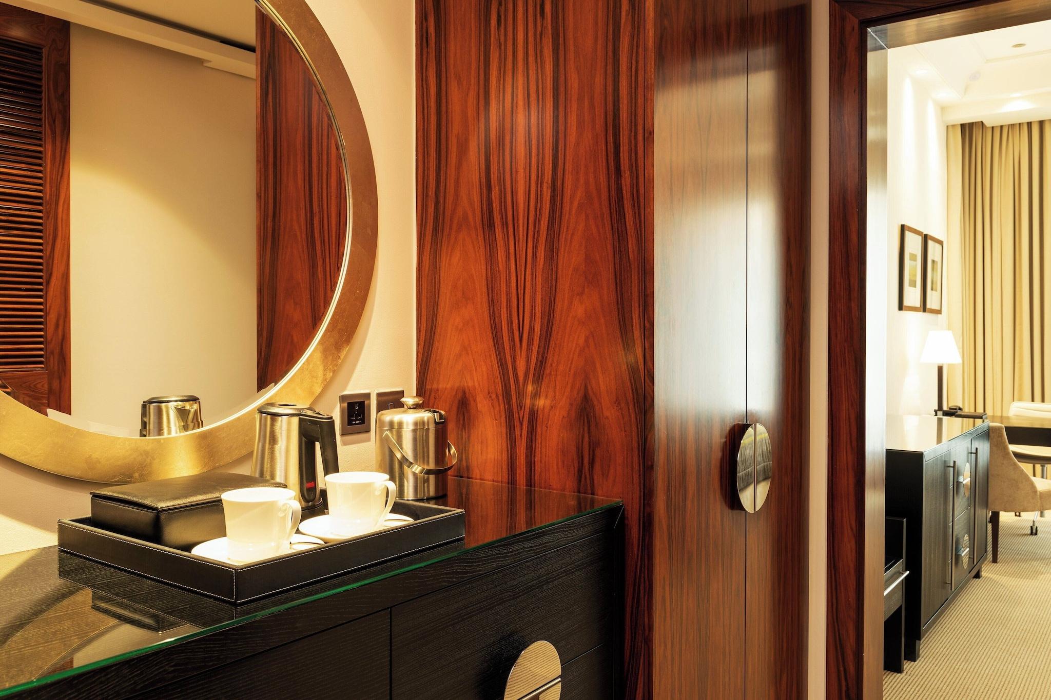 Suite Deluxe King Bed