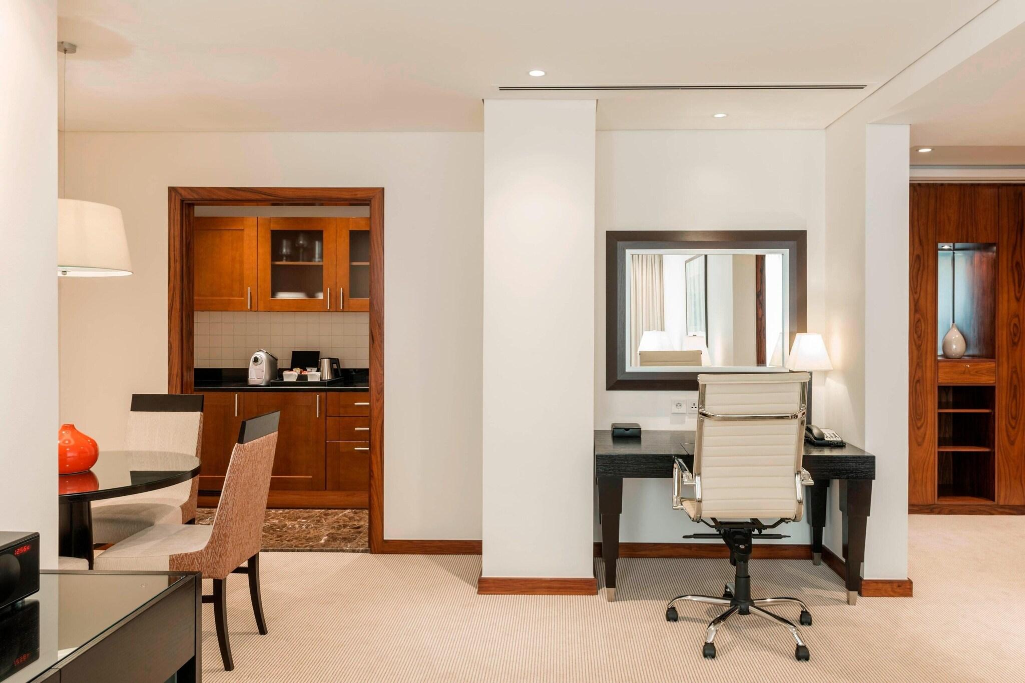 Suite Deluxe King Bed