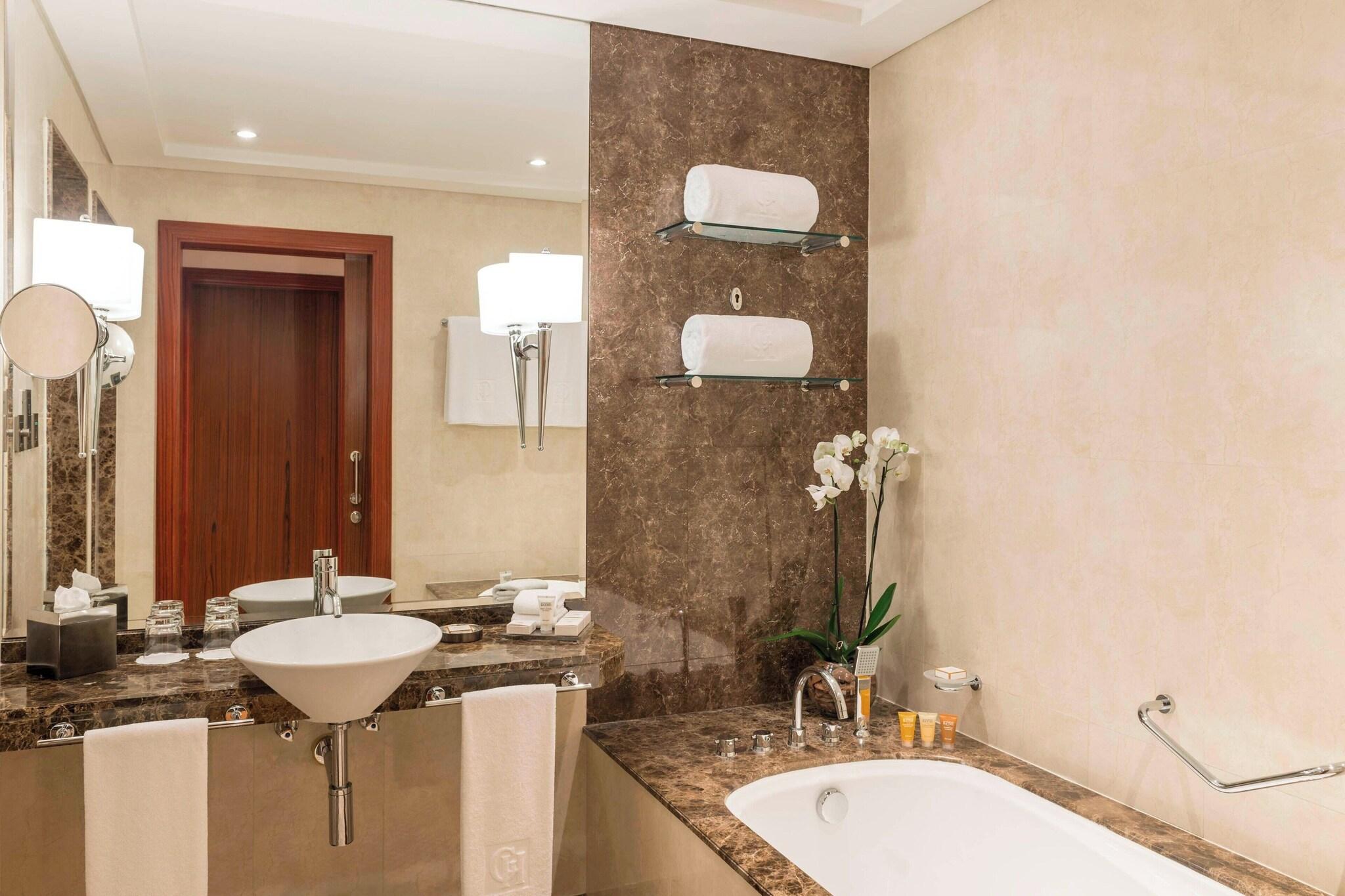 Suite Deluxe King Bed