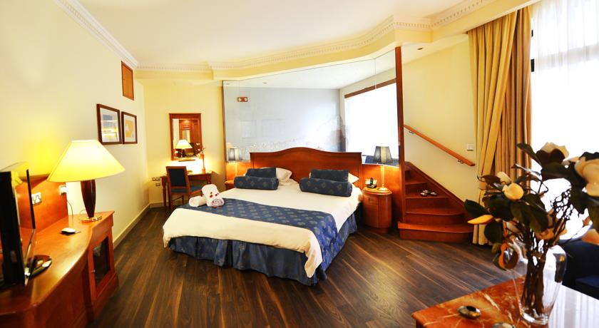 Double or Twin with Private Pool