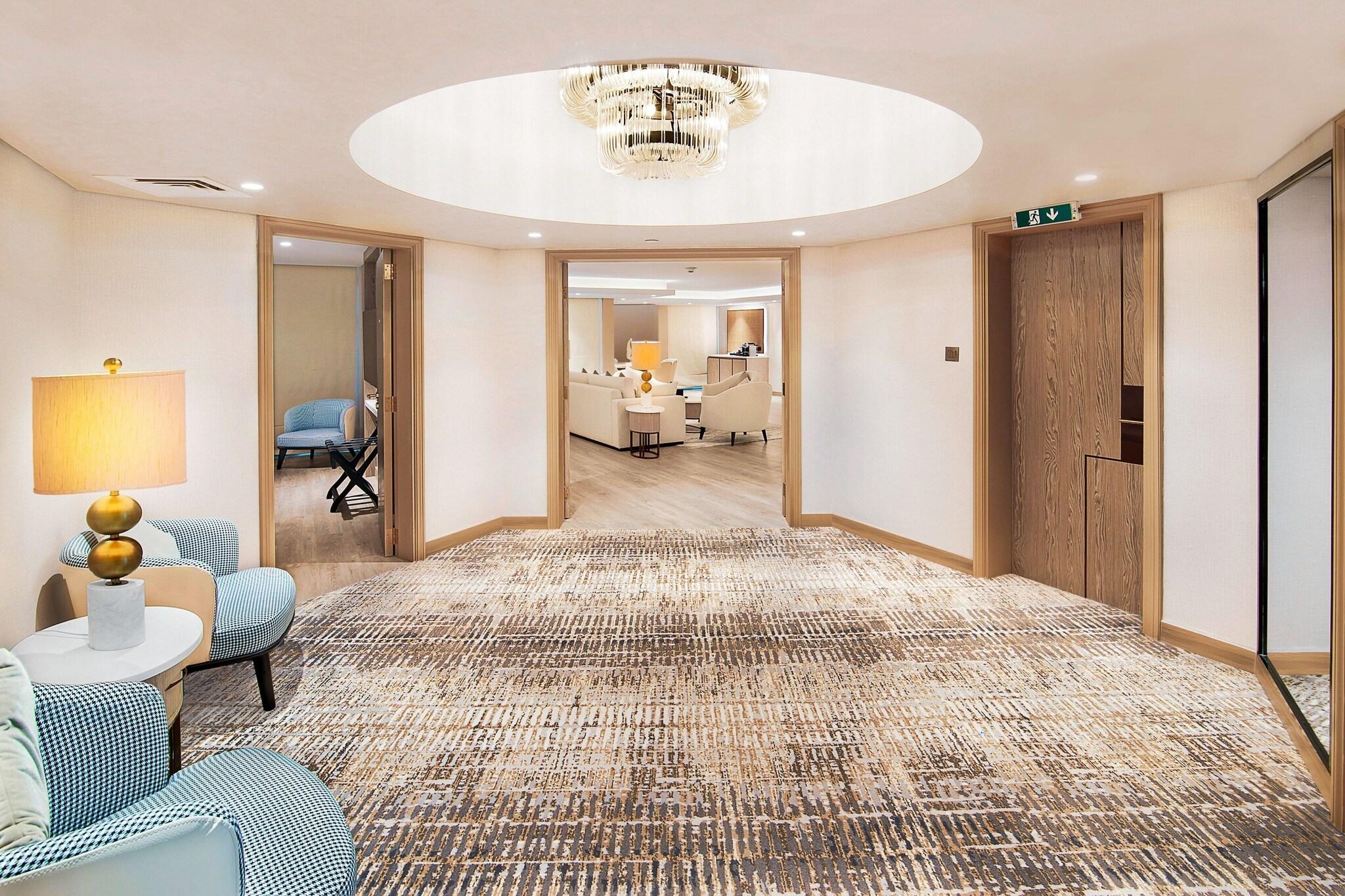 Suite Club with Views