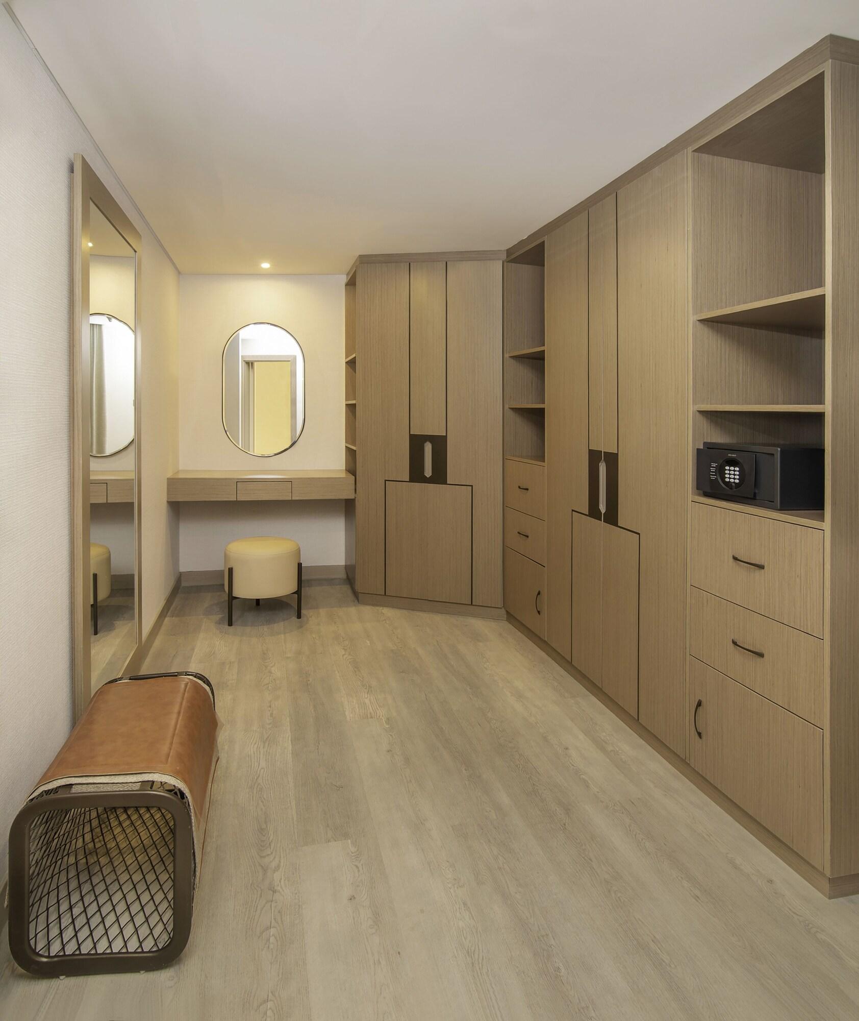 Suite Club with Views