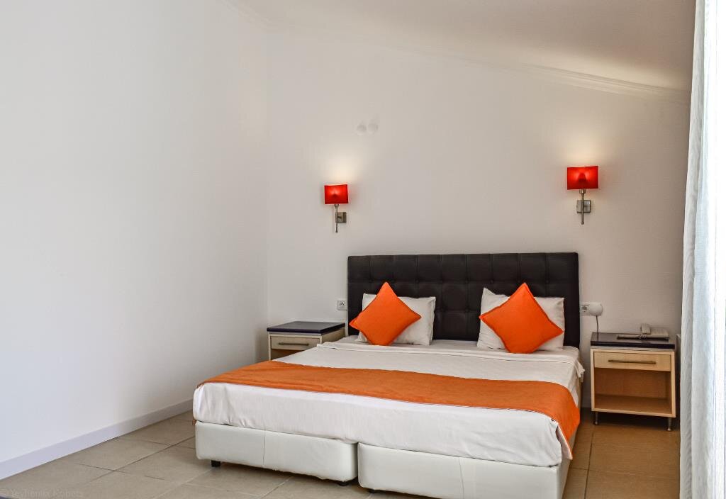 Double Single Pool View