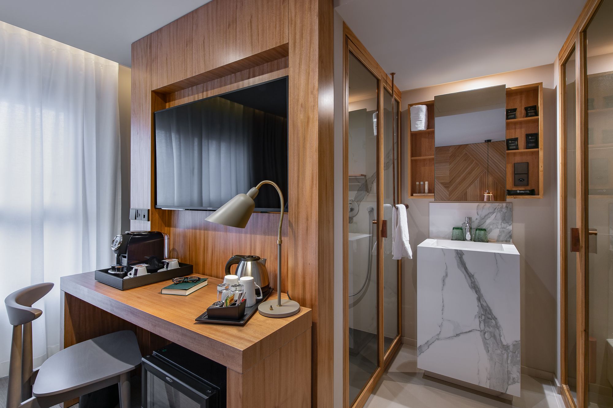 Double Deluxe One Bed