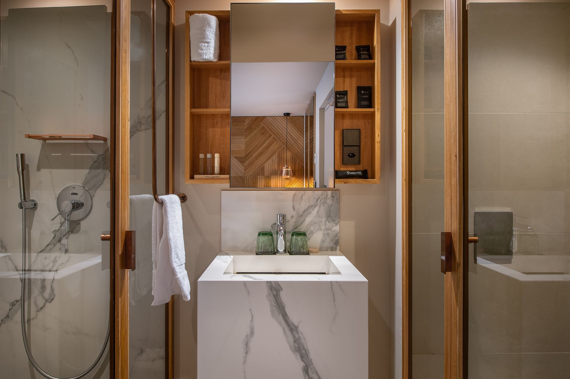 Double Deluxe One Bed