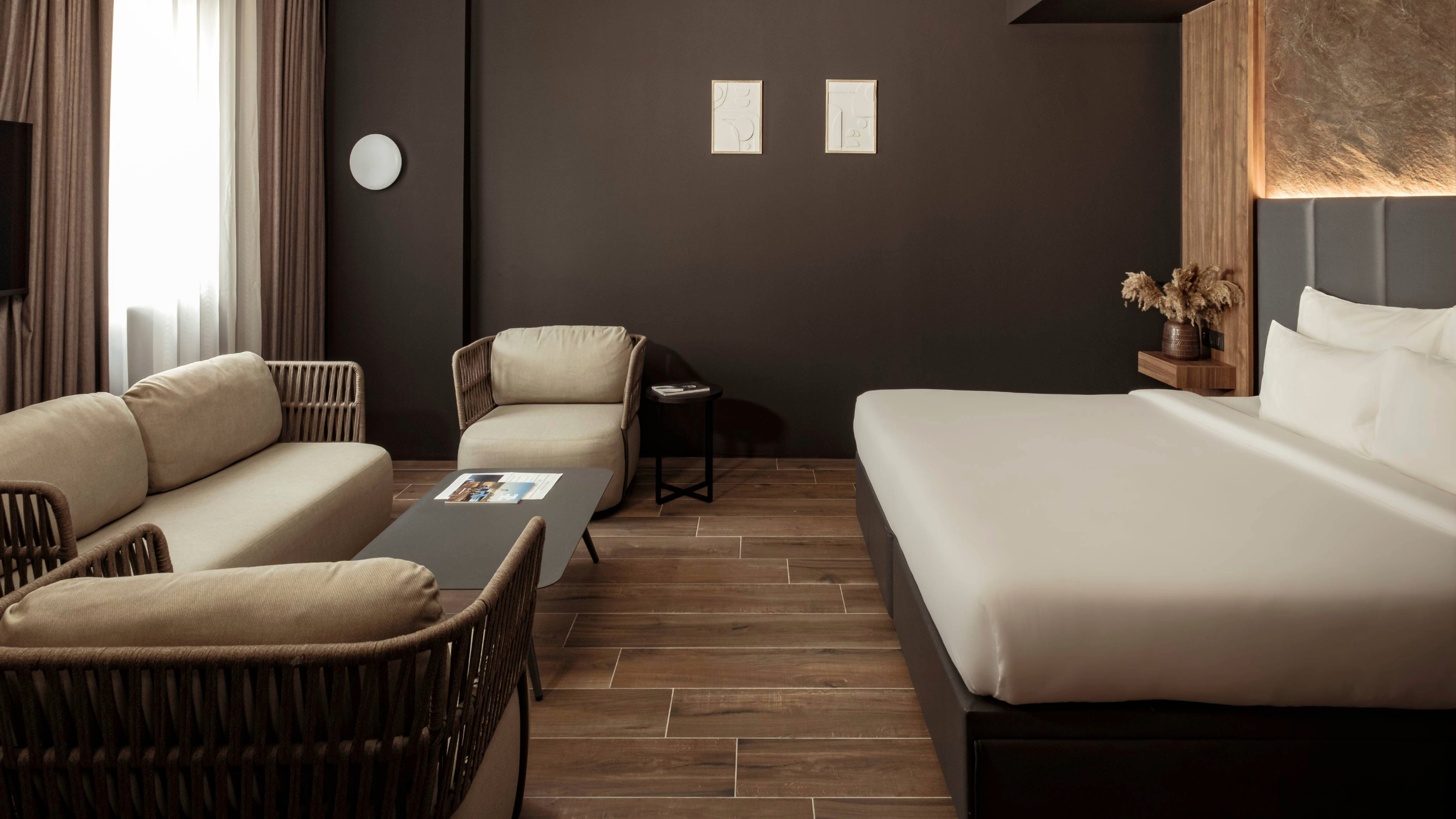 Family Room Deluxe Land View