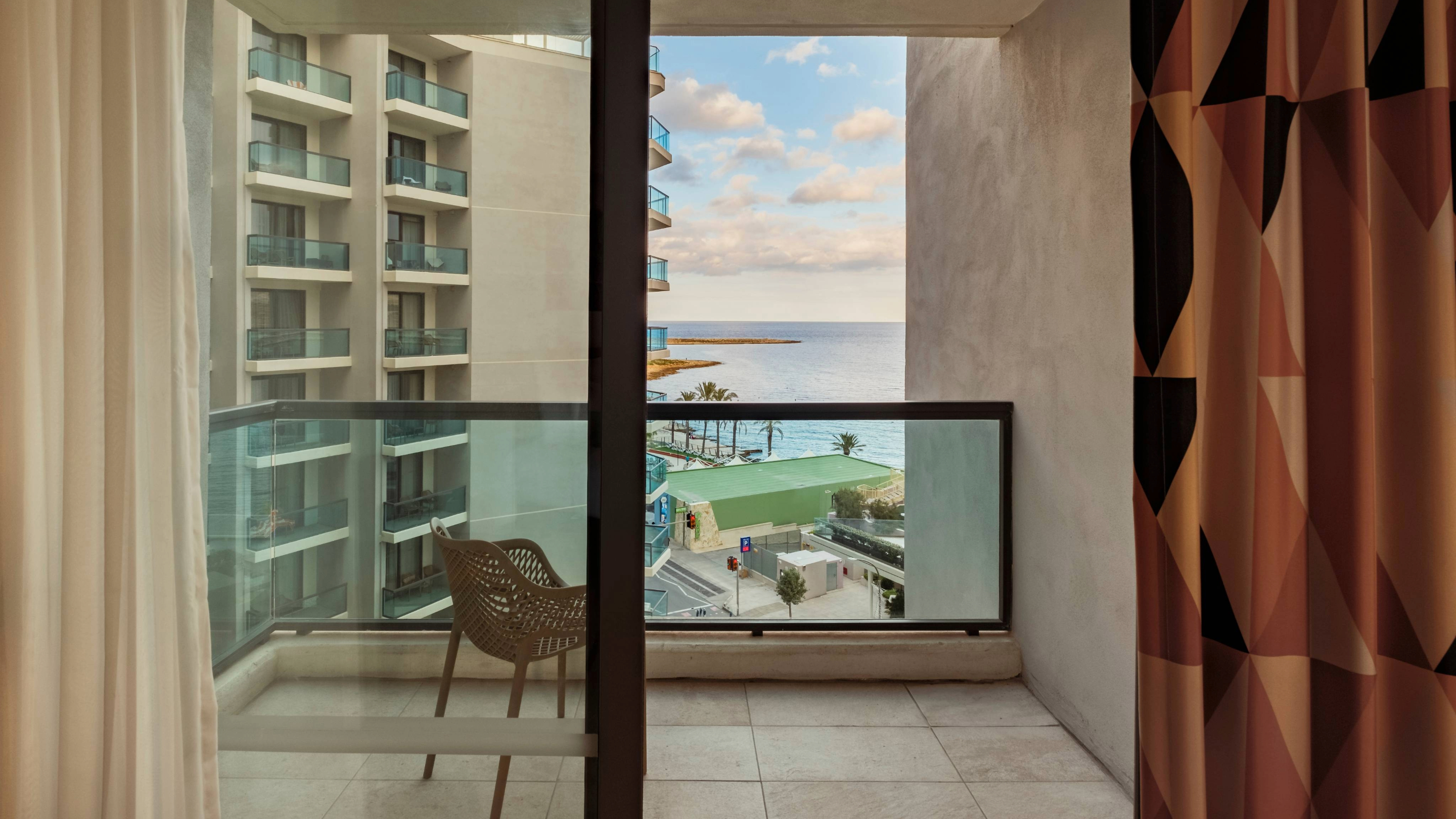 Double or Twin Side Sea View