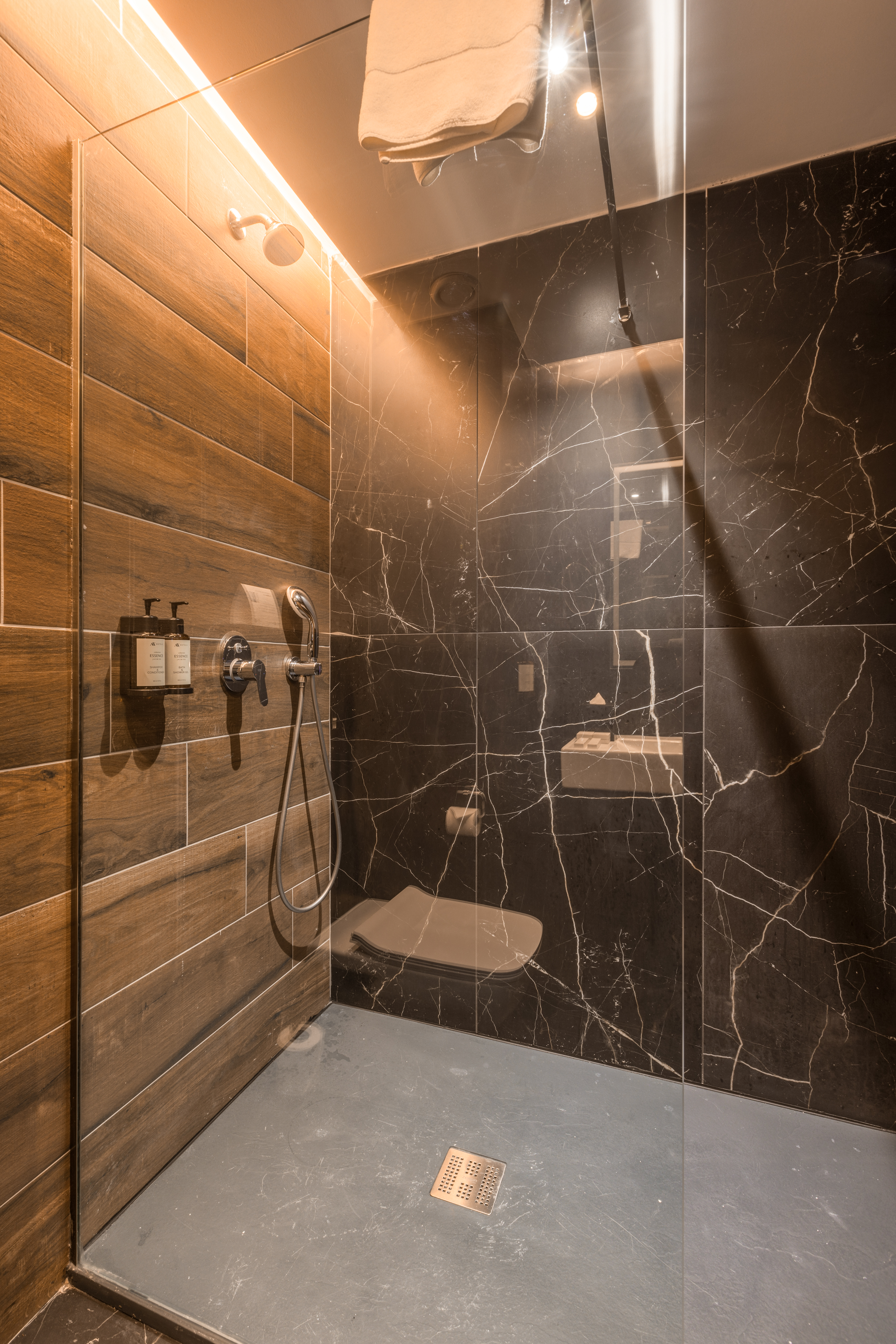 Double or Twin Deluxe Side Sea View