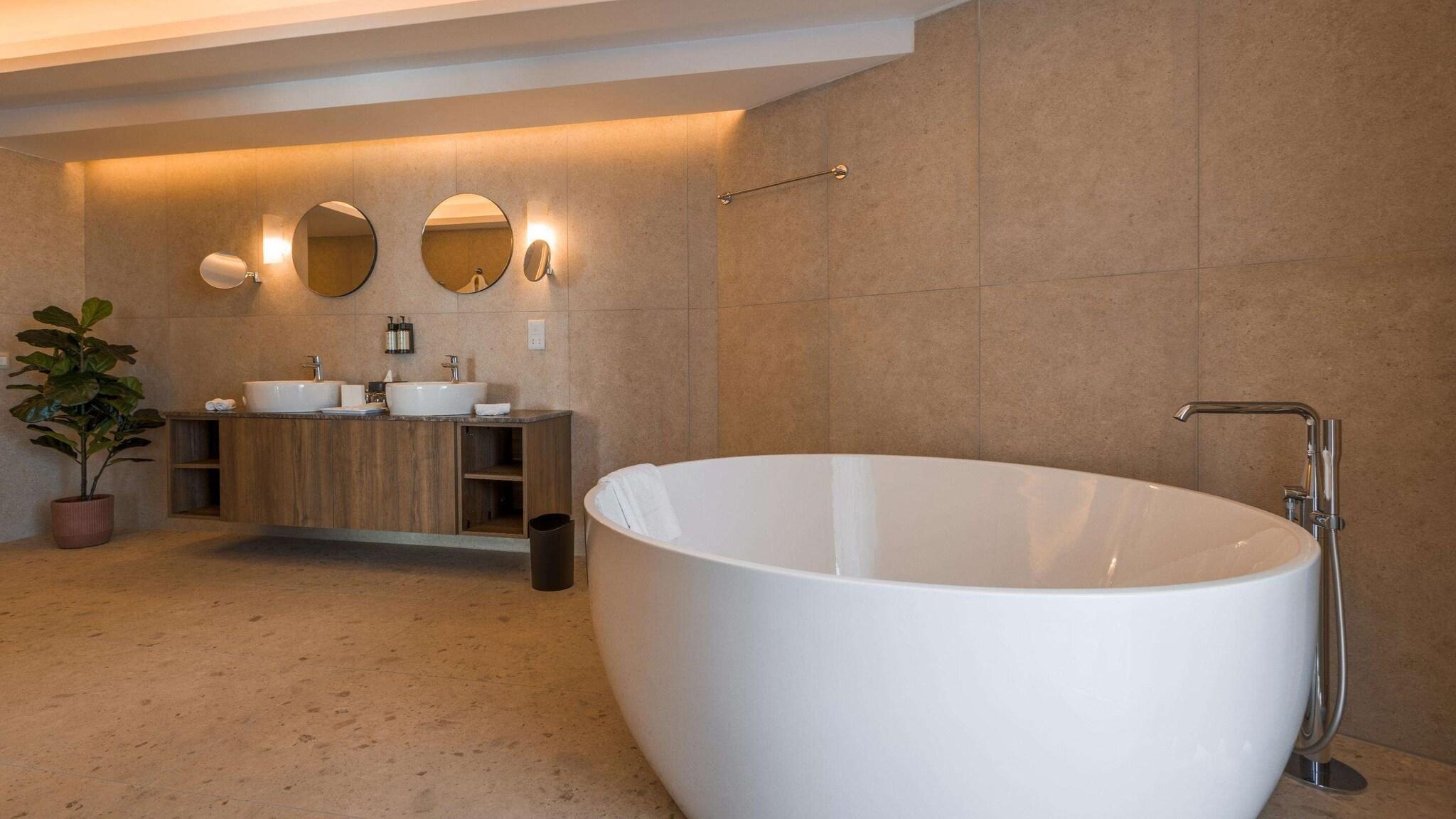 Suite Deluxe with Views