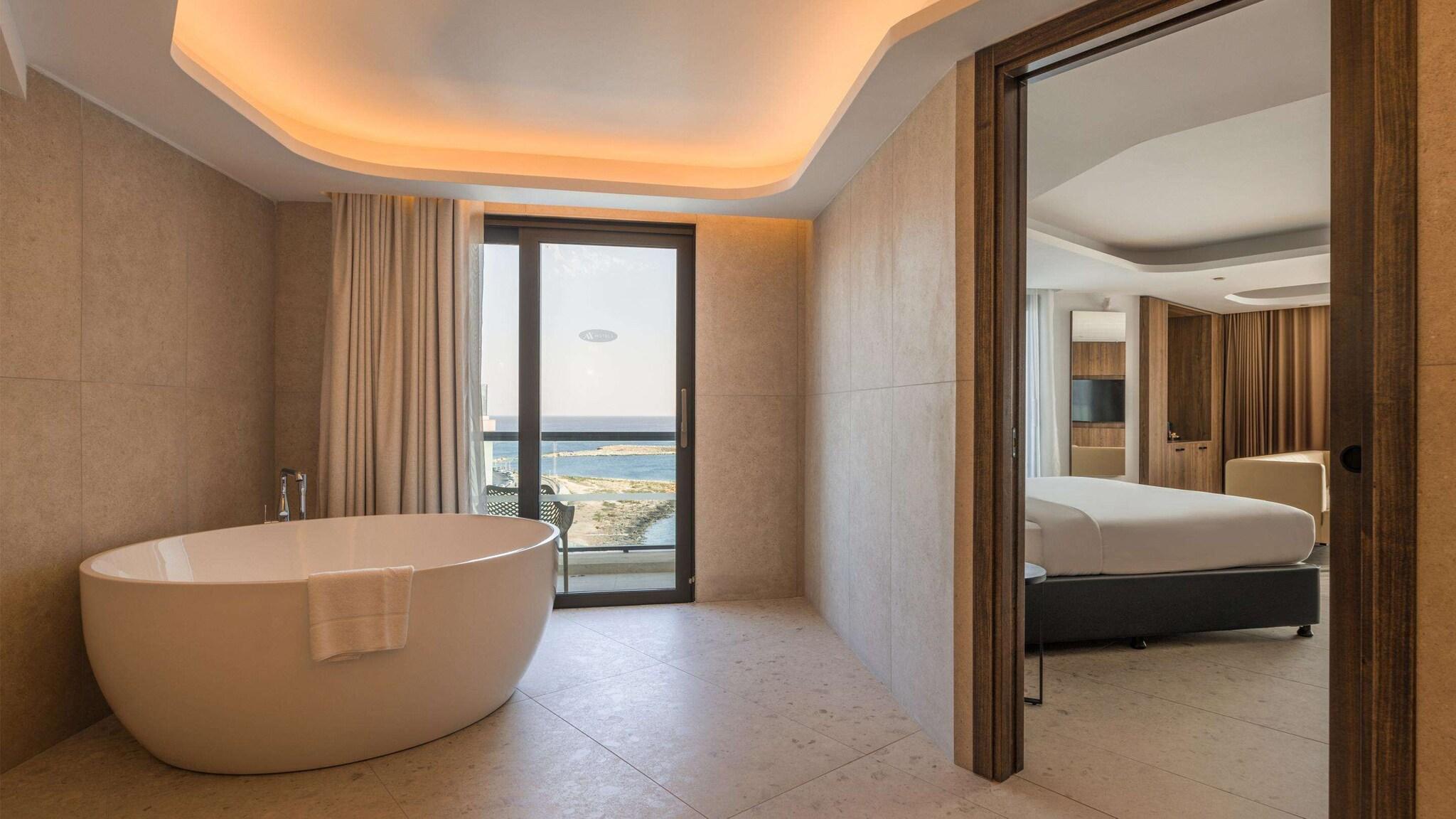 Suite Deluxe with Views