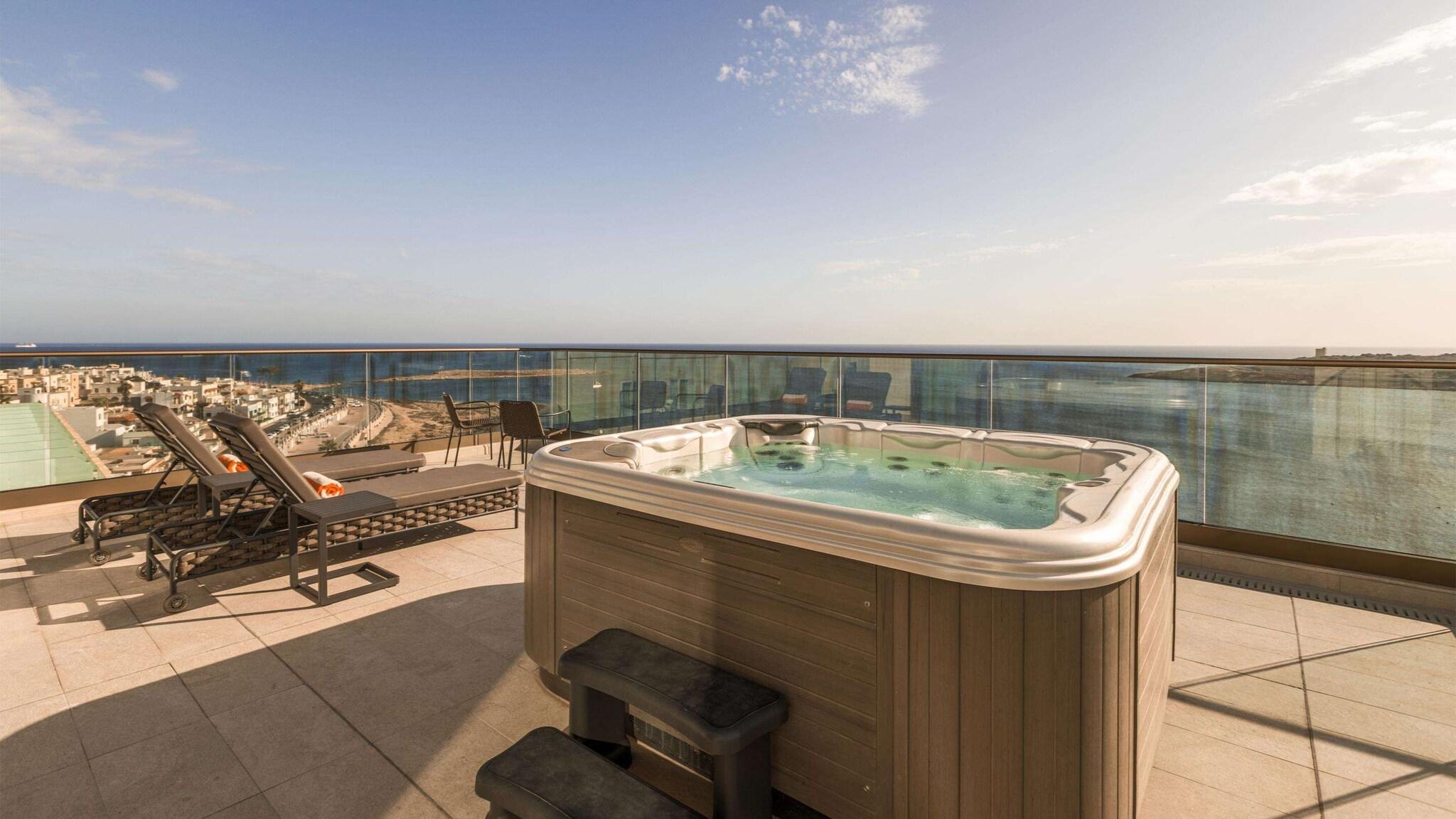 Suite Deluxe with Views