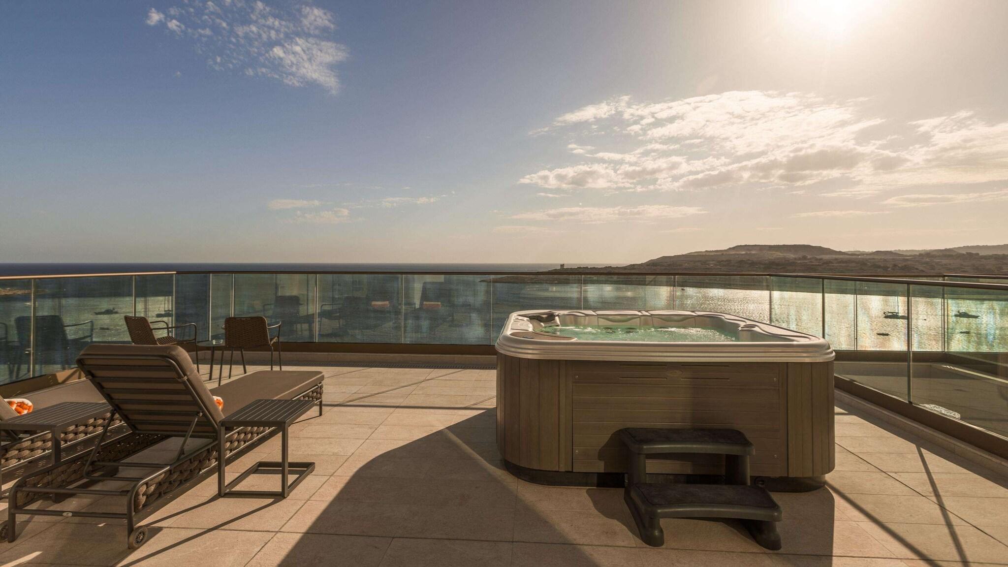 Suite Deluxe with Views