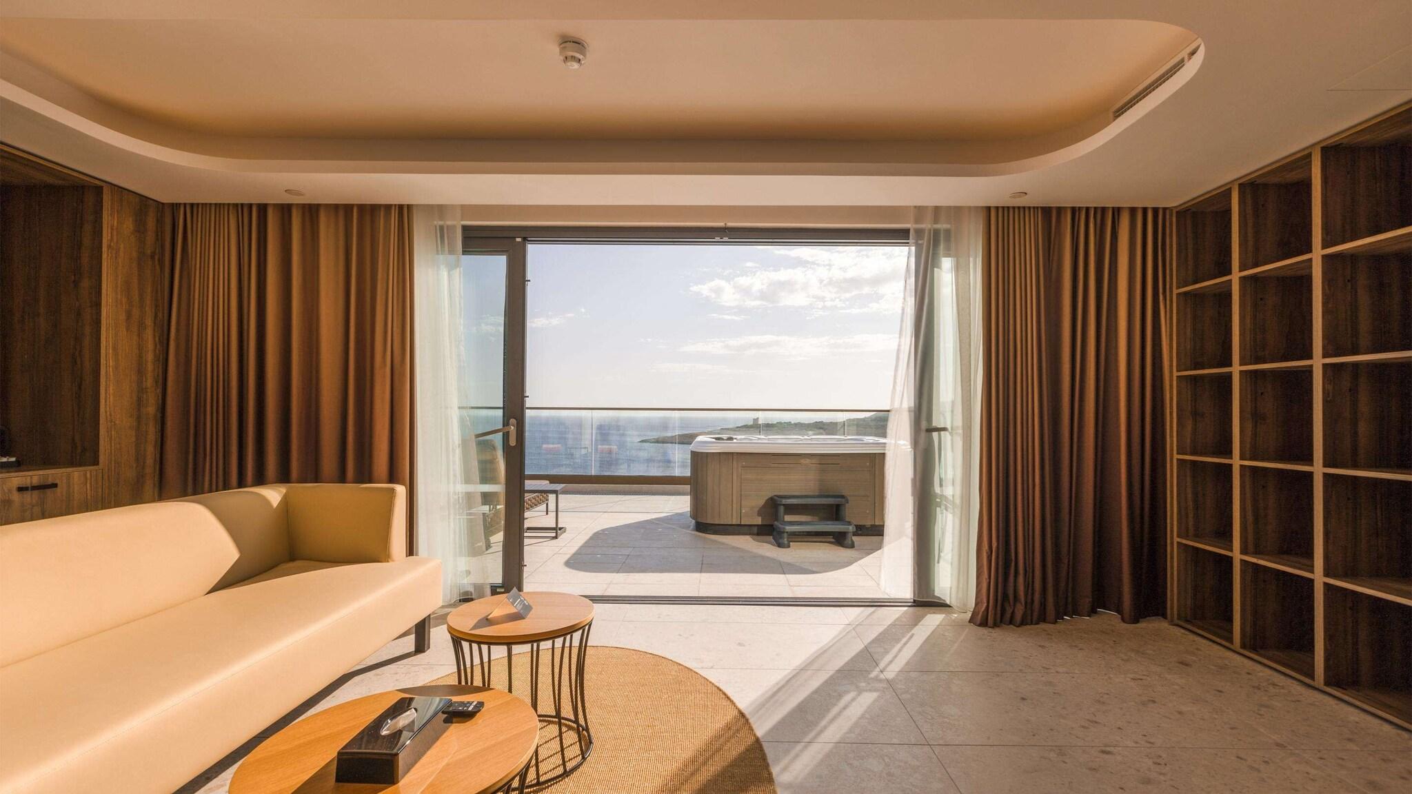 Suite Deluxe with Views