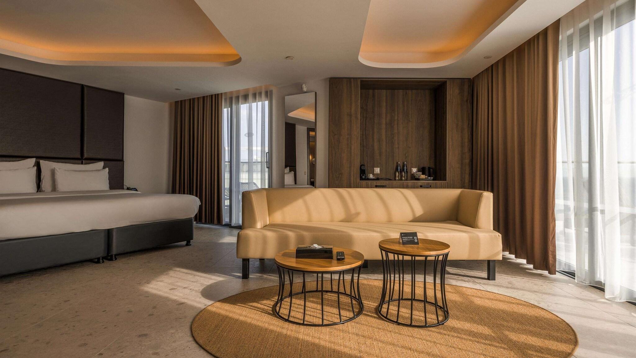 Suite Deluxe with Views