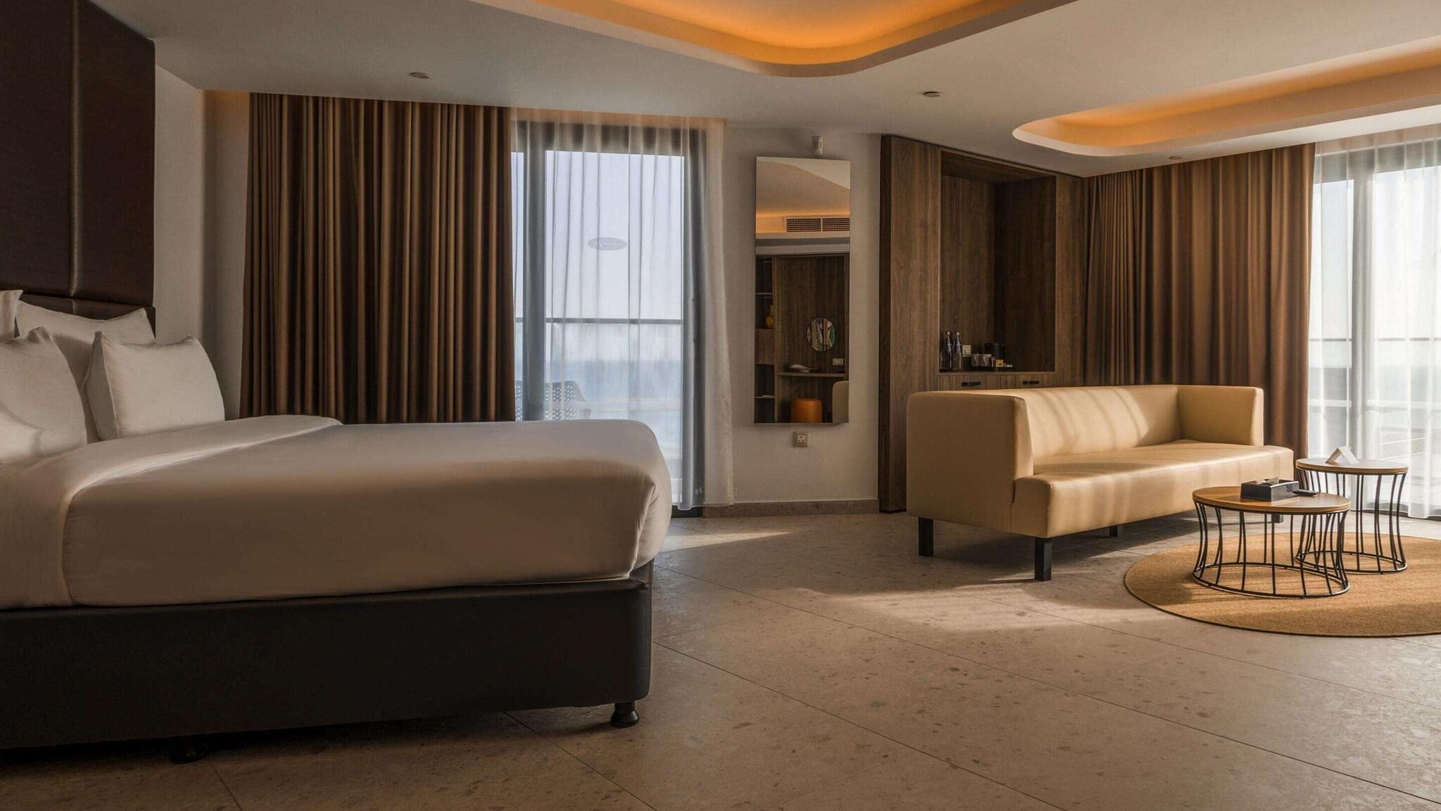 Suite Deluxe with Views