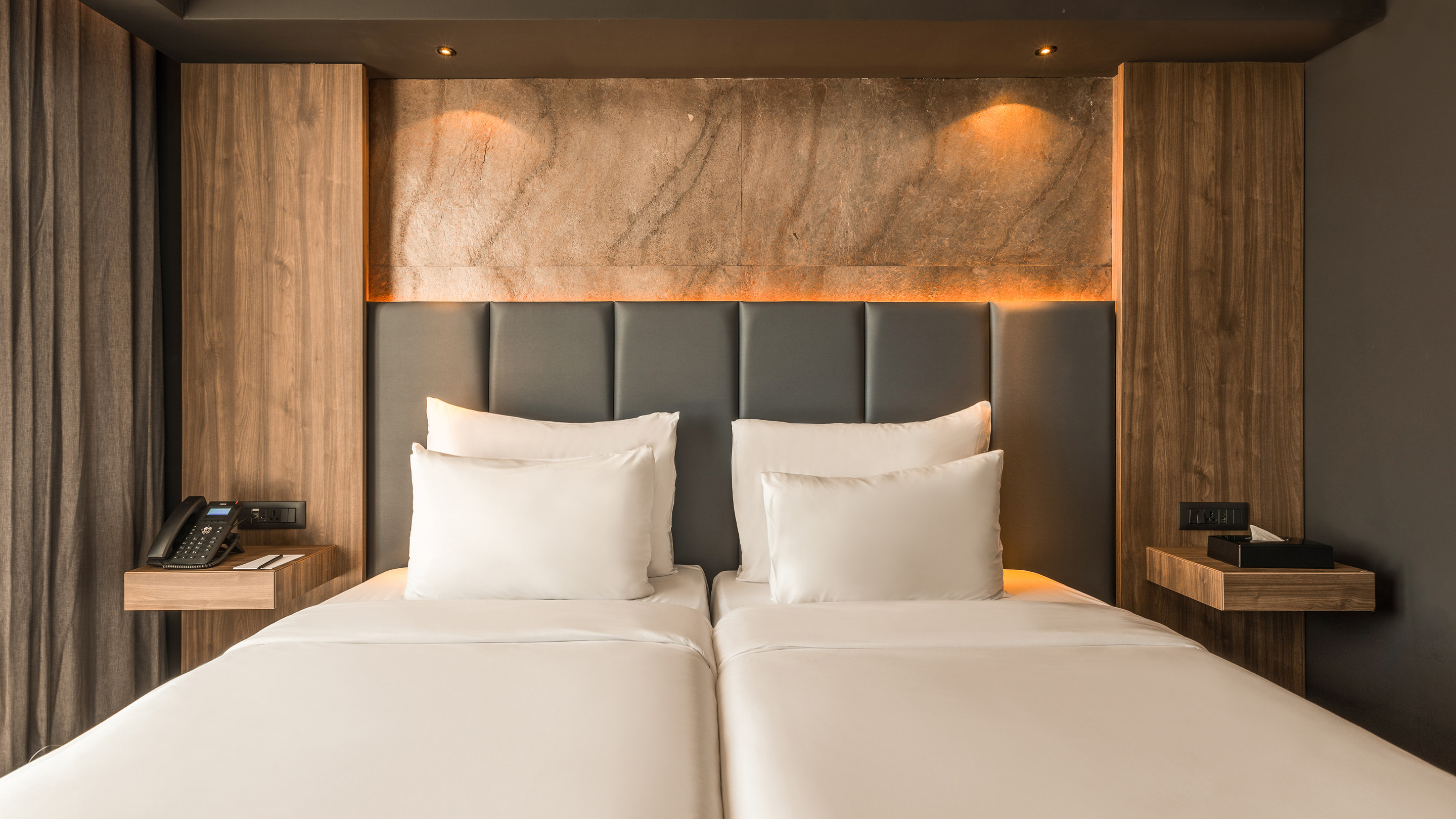 Double or Twin Deluxe Side Sea View