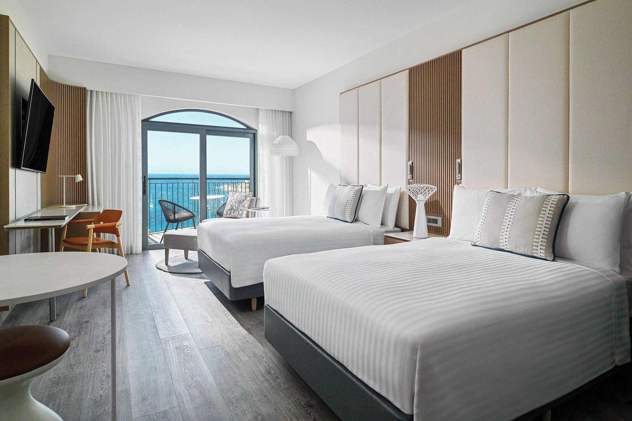 Quadruple Club Two Queen Beds