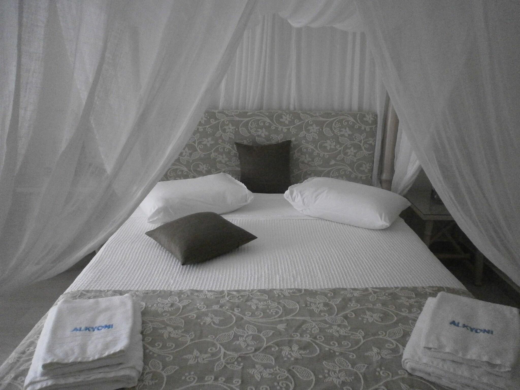 Junior Suite Queen Size Bed