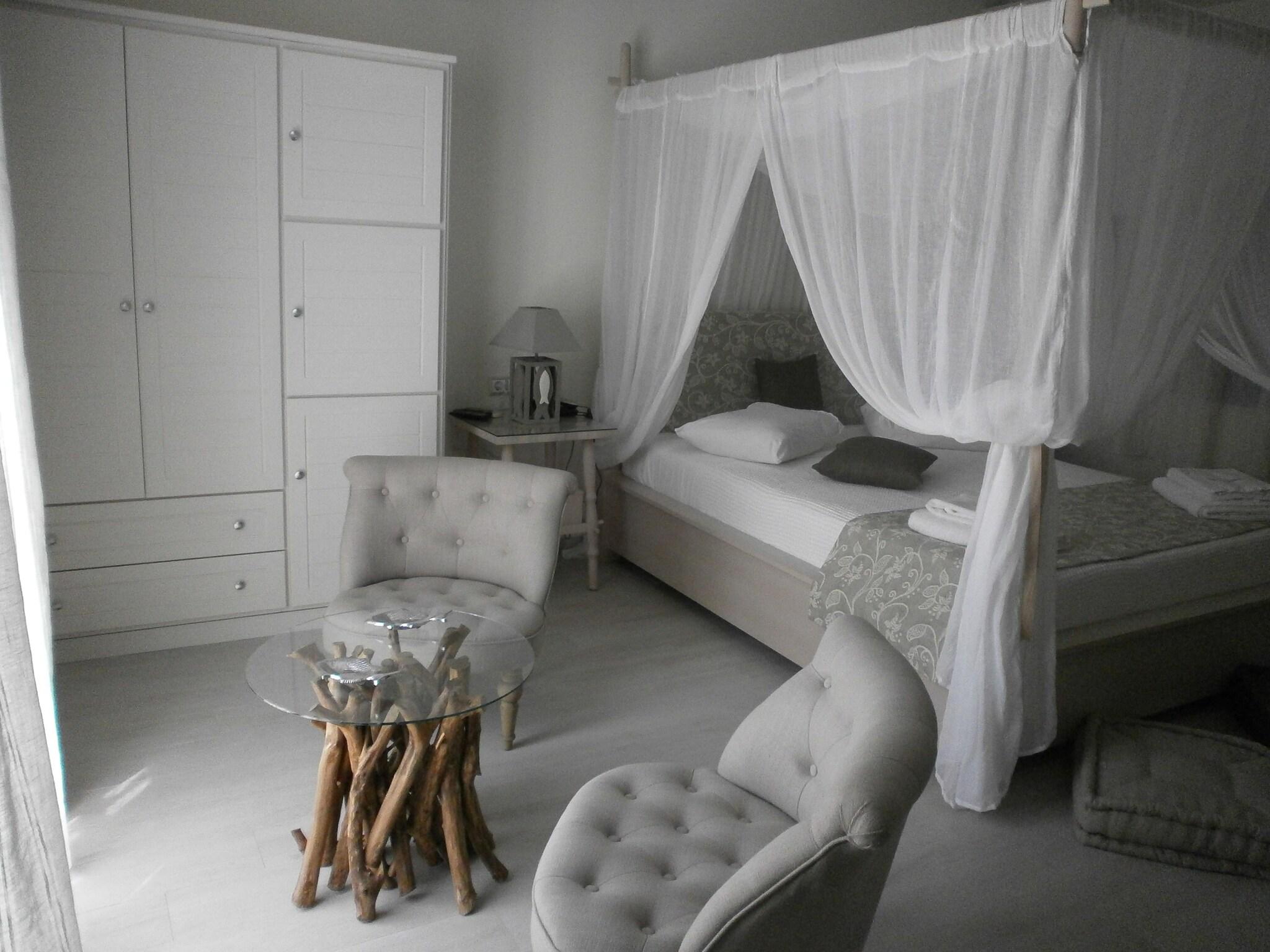 Junior Suite Queen Size Bed