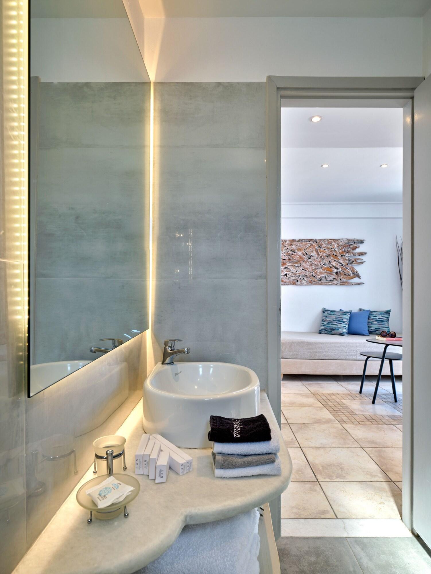 Junior Suite Queen Size Bed